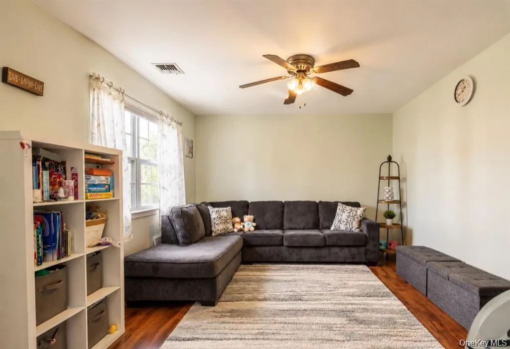 7 Summerfield Lane, Riverhead, NY, 3 Bedrooms Bedrooms, 6 Rooms Rooms,2 BathroomsBathrooms,Residential,For Rent,Summerfield,0,1012976 7 Summerfield Lane, Riverhead, NY, 3 Bedrooms Bedrooms, 6 Rooms Rooms,2 BathroomsBathrooms,Residential,For Rent,Summerfield,0,1012976
