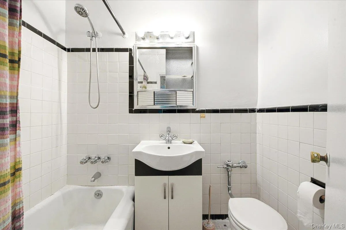 66-10 Thornton Place, New York, NY, 2 Bedrooms Bedrooms, 6 Rooms Rooms,2 BathroomsBathrooms,Residential,For Rent,Thornton,0,1012982 66-10 Thornton Place, New York, NY, 2 Bedrooms Bedrooms, 6 Rooms Rooms,2 BathroomsBathrooms,Residential,For Rent,Thornton,0,1012982