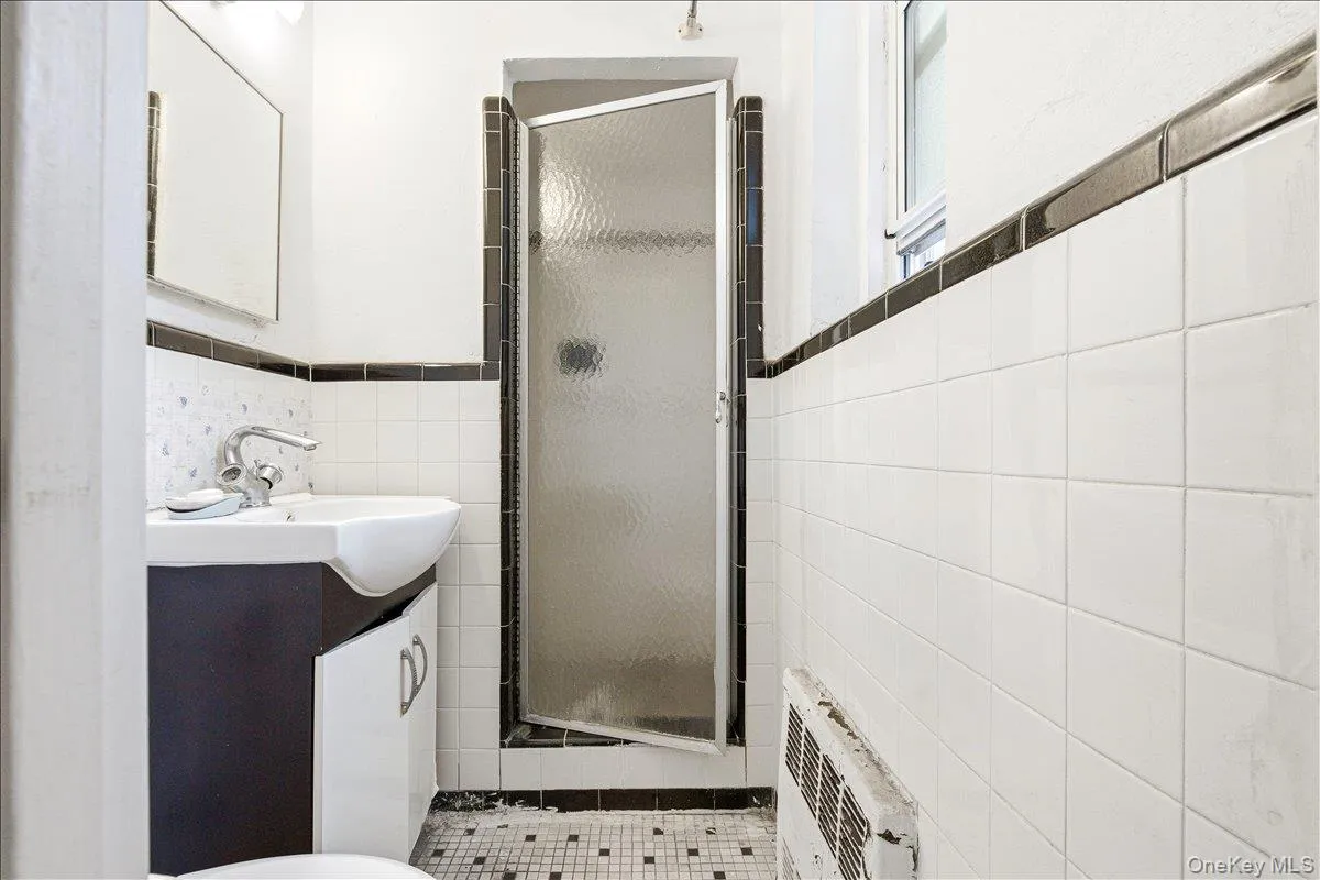 66-10 Thornton Place, New York, NY, 2 Bedrooms Bedrooms, 6 Rooms Rooms,2 BathroomsBathrooms,Residential,For Rent,Thornton,0,1012982 66-10 Thornton Place, New York, NY, 2 Bedrooms Bedrooms, 6 Rooms Rooms,2 BathroomsBathrooms,Residential,For Rent,Thornton,0,1012982