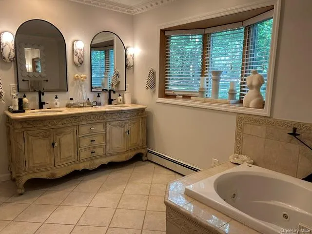 The main bathroom was designed to be a personal spa The main bathroom was designed to be a personal spa