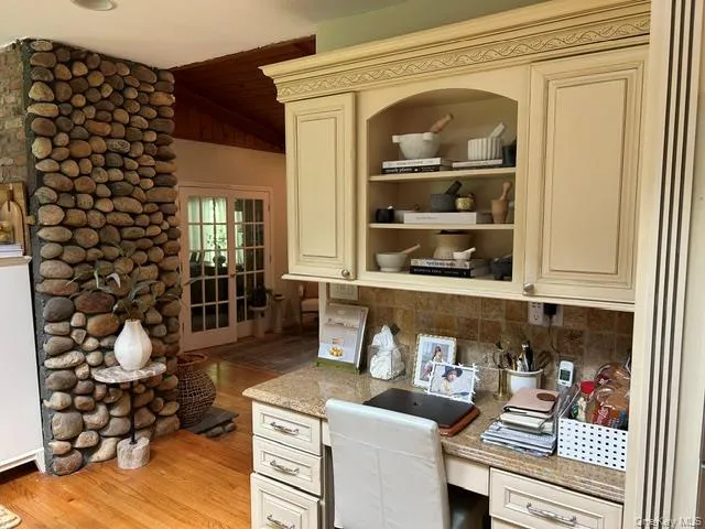This area was designed as a desk, This area was designed as a desk,