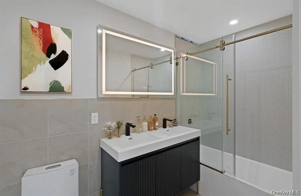 8811 179th, New York, NY, 1 Bedroom Bedrooms, 3 Rooms Rooms,1 BathroomBathrooms,Residential Lease,For Rent,179th,0,1012984 8811 179th, New York, NY, 1 Bedroom Bedrooms, 3 Rooms Rooms,1 BathroomBathrooms,Residential Lease,For Rent,179th,0,1012984