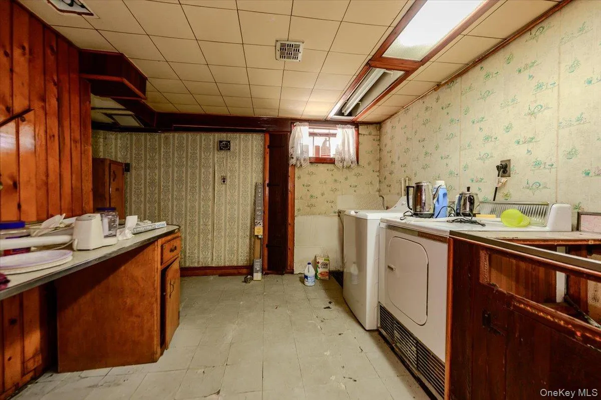 3254 Lafayette Avenue, New York, NY, 3 Bedrooms Bedrooms, 7 Rooms Rooms,1 BathroomBathrooms,Residential,For Rent,Lafayette,0,1012986 3254 Lafayette Avenue, New York, NY, 3 Bedrooms Bedrooms, 7 Rooms Rooms,1 BathroomBathrooms,Residential,For Rent,Lafayette,0,1012986