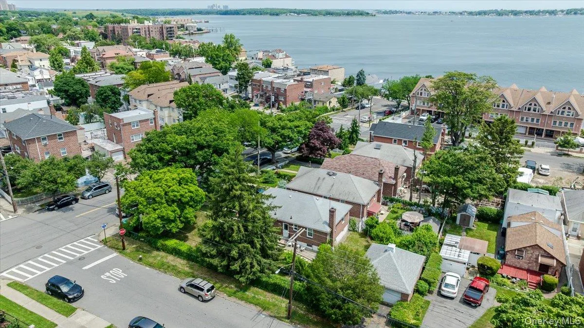 3254 Lafayette Avenue, New York, NY, 3 Bedrooms Bedrooms, 7 Rooms Rooms,1 BathroomBathrooms,Residential,For Rent,Lafayette,0,1012986 3254 Lafayette Avenue, New York, NY, 3 Bedrooms Bedrooms, 7 Rooms Rooms,1 BathroomBathrooms,Residential,For Rent,Lafayette,0,1012986