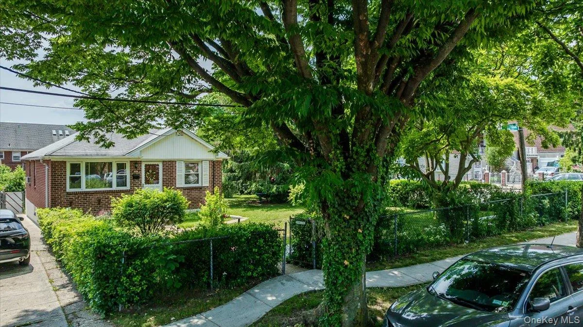 3254 Lafayette Avenue, New York, NY, 3 Bedrooms Bedrooms, 7 Rooms Rooms,1 BathroomBathrooms,Residential,For Rent,Lafayette,0,1012986 3254 Lafayette Avenue, New York, NY, 3 Bedrooms Bedrooms, 7 Rooms Rooms,1 BathroomBathrooms,Residential,For Rent,Lafayette,0,1012986