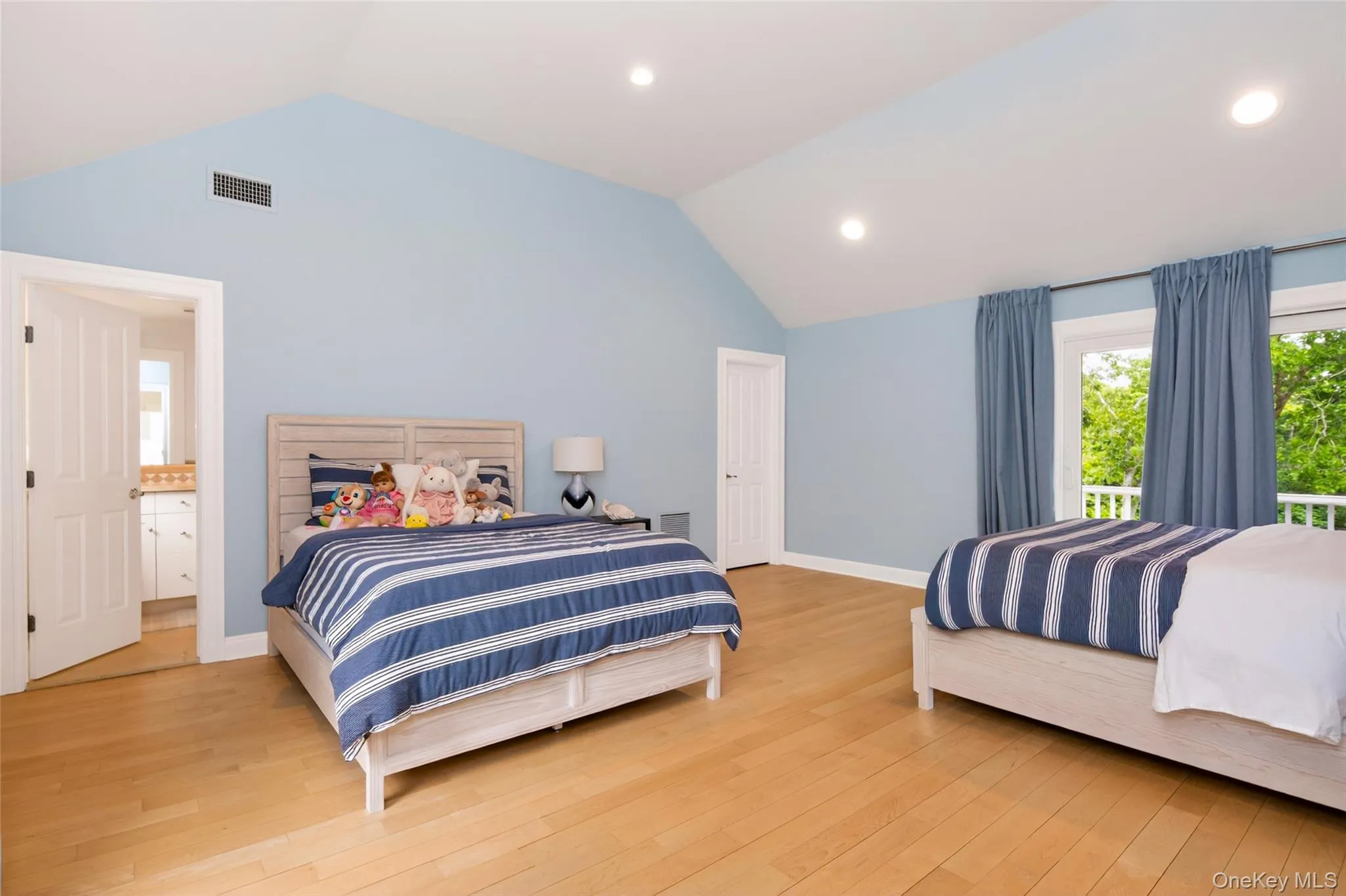 11 Bay View Drive, Southampton, NY, 5 Bedrooms Bedrooms, 10 Rooms Rooms,4 BathroomsBathrooms,Residential Lease,For Rent,Bay View,0,1012989 11 Bay View Drive, Southampton, NY, 5 Bedrooms Bedrooms, 10 Rooms Rooms,4 BathroomsBathrooms,Residential Lease,For Rent,Bay View,0,1012989