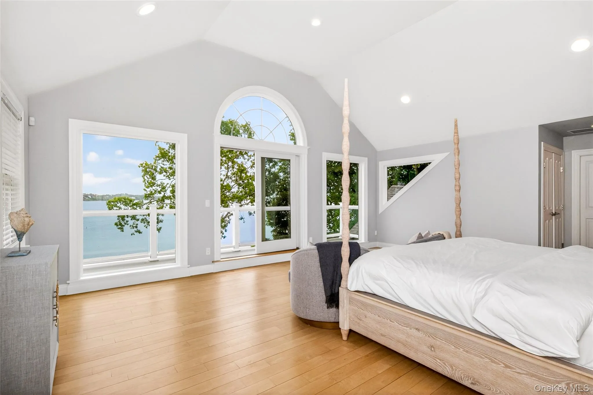 11 Bay View Drive, Southampton, NY, 5 Bedrooms Bedrooms, 10 Rooms Rooms,4 BathroomsBathrooms,Residential Lease,For Rent,Bay View,0,1012989 11 Bay View Drive, Southampton, NY, 5 Bedrooms Bedrooms, 10 Rooms Rooms,4 BathroomsBathrooms,Residential Lease,For Rent,Bay View,0,1012989