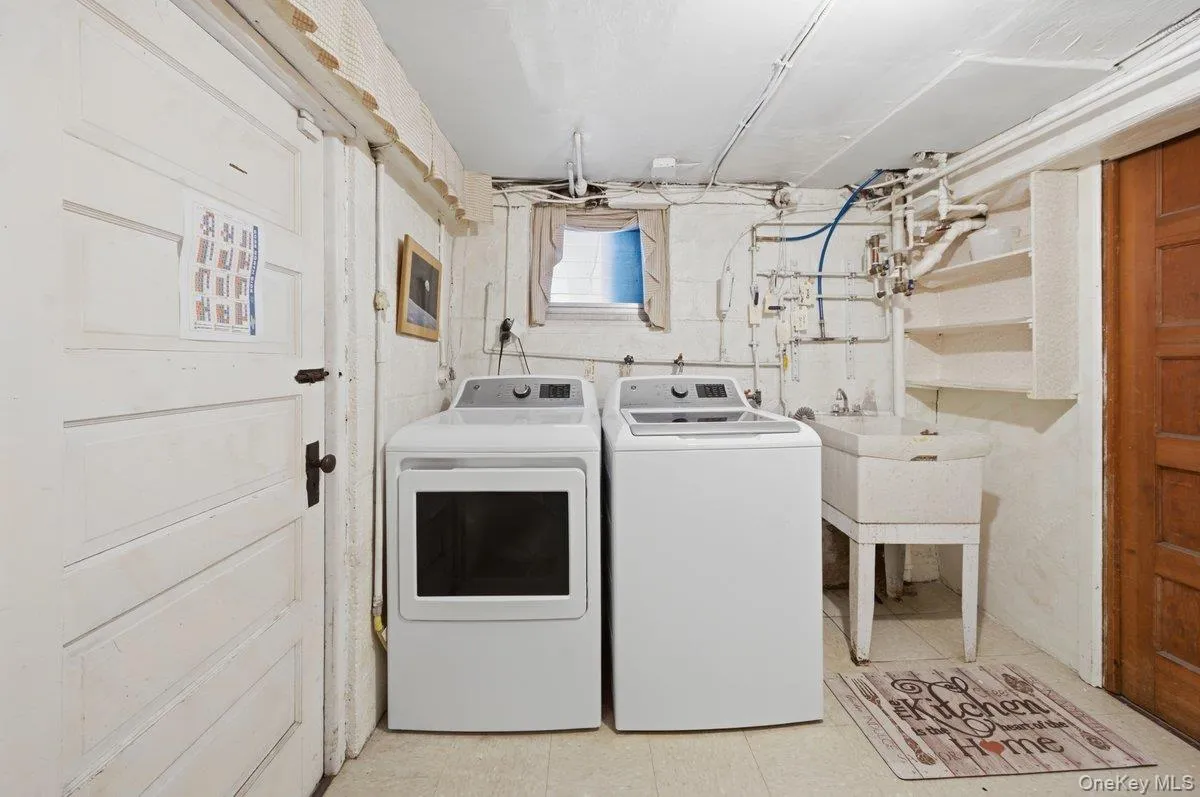 54 Vernon Parkway, Mount Vernon, NY, 3 Bedrooms Bedrooms, 8 Rooms Rooms,2 BathroomsBathrooms,Residential Lease,For Rent,Vernon,0,1012992 54 Vernon Parkway, Mount Vernon, NY, 3 Bedrooms Bedrooms, 8 Rooms Rooms,2 BathroomsBathrooms,Residential Lease,For Rent,Vernon,0,1012992