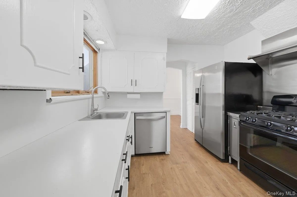 54 Vernon Parkway, Mount Vernon, NY, 3 Bedrooms Bedrooms, 8 Rooms Rooms,2 BathroomsBathrooms,Residential Lease,For Rent,Vernon,0,1012992 54 Vernon Parkway, Mount Vernon, NY, 3 Bedrooms Bedrooms, 8 Rooms Rooms,2 BathroomsBathrooms,Residential Lease,For Rent,Vernon,0,1012992