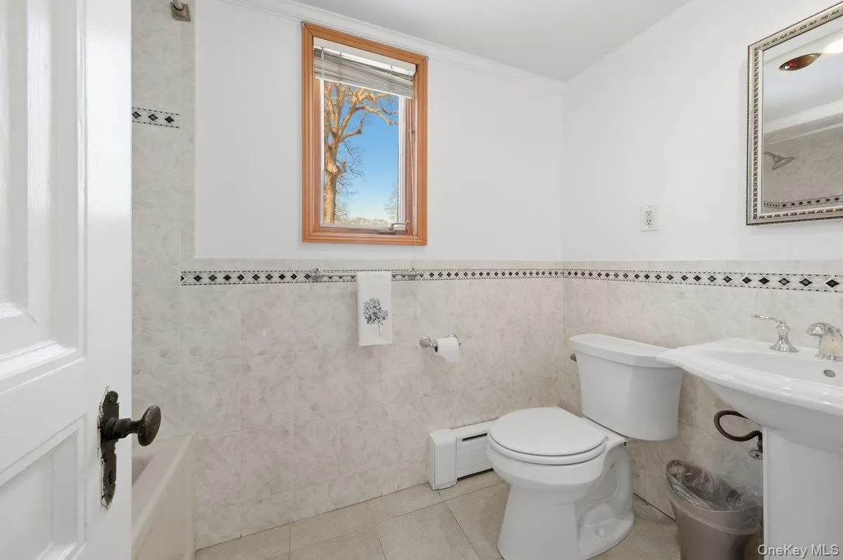 2nd floor Hallway Full Bath Ceramic tub and shower 2nd floor Hallway Full Bath Ceramic tub and shower