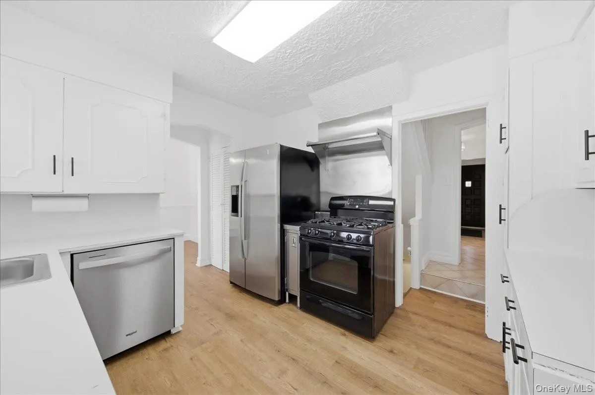 54 Vernon Parkway, Mount Vernon, NY, 3 Bedrooms Bedrooms, 8 Rooms Rooms,2 BathroomsBathrooms,Residential Lease,For Rent,Vernon,0,1012992 54 Vernon Parkway, Mount Vernon, NY, 3 Bedrooms Bedrooms, 8 Rooms Rooms,2 BathroomsBathrooms,Residential Lease,For Rent,Vernon,0,1012992