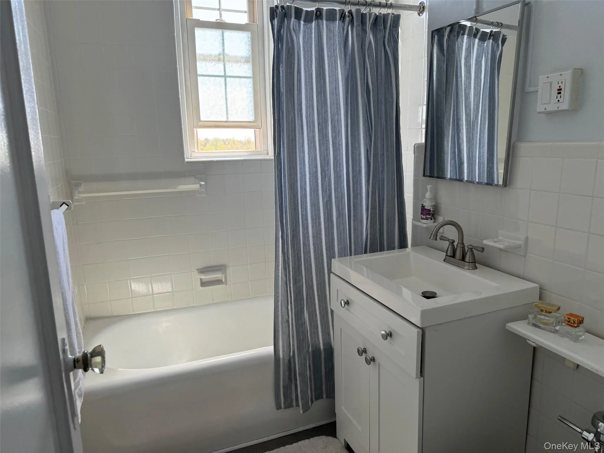 12 Hamilton Place, Hempstead, NY, 1 Bedroom Bedrooms, 4 Rooms Rooms,1 BathroomBathrooms,Residential Lease,For Rent,Hamilton,0,1012995 12 Hamilton Place, Hempstead, NY, 1 Bedroom Bedrooms, 4 Rooms Rooms,1 BathroomBathrooms,Residential Lease,For Rent,Hamilton,0,1012995