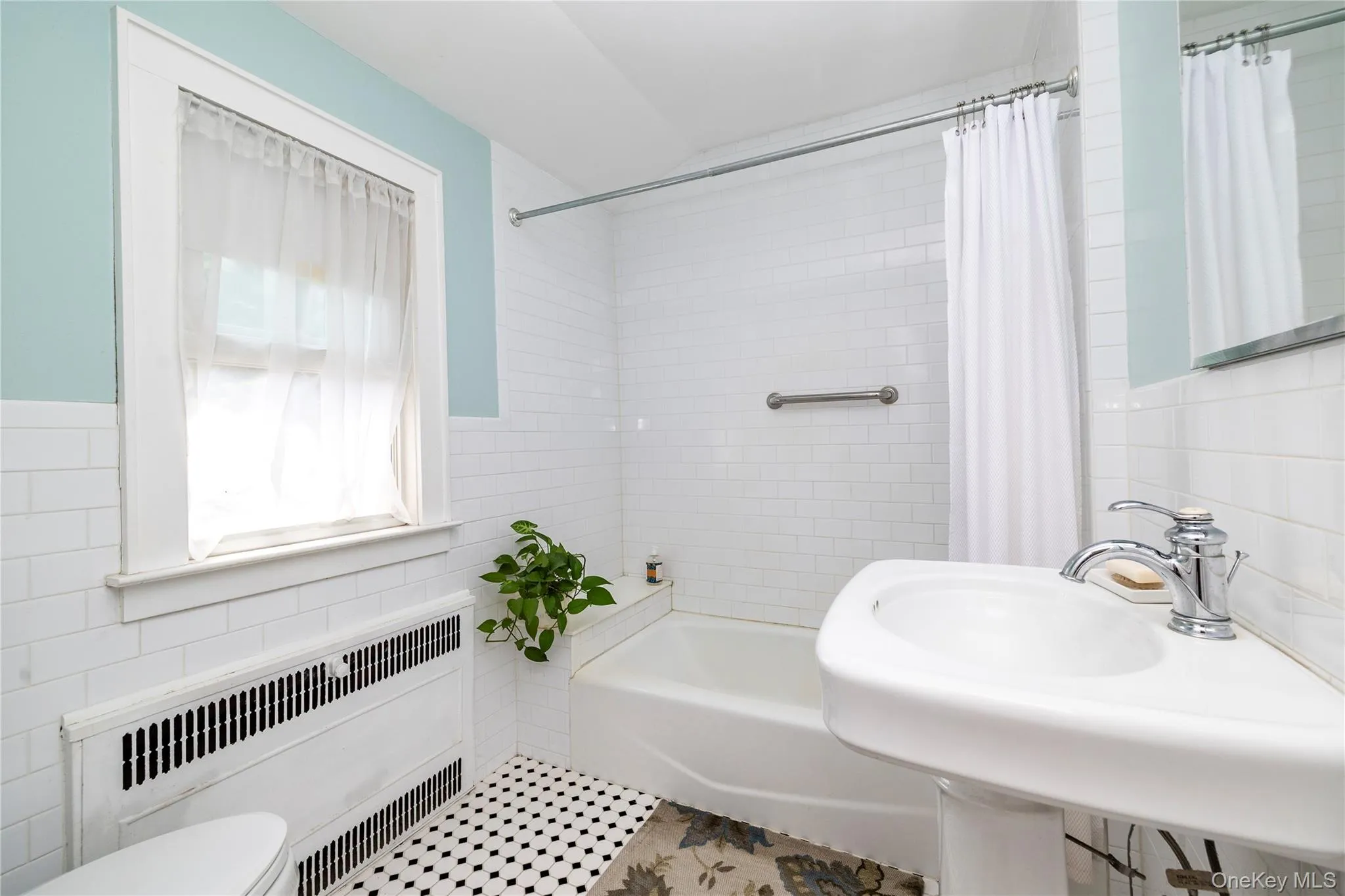 21 Maple Street, Hempstead, NY, 2 Bedrooms Bedrooms, 5 Rooms Rooms,1 BathroomBathrooms,Residential,For Rent,Maple,0,1012997 21 Maple Street, Hempstead, NY, 2 Bedrooms Bedrooms, 5 Rooms Rooms,1 BathroomBathrooms,Residential,For Rent,Maple,0,1012997