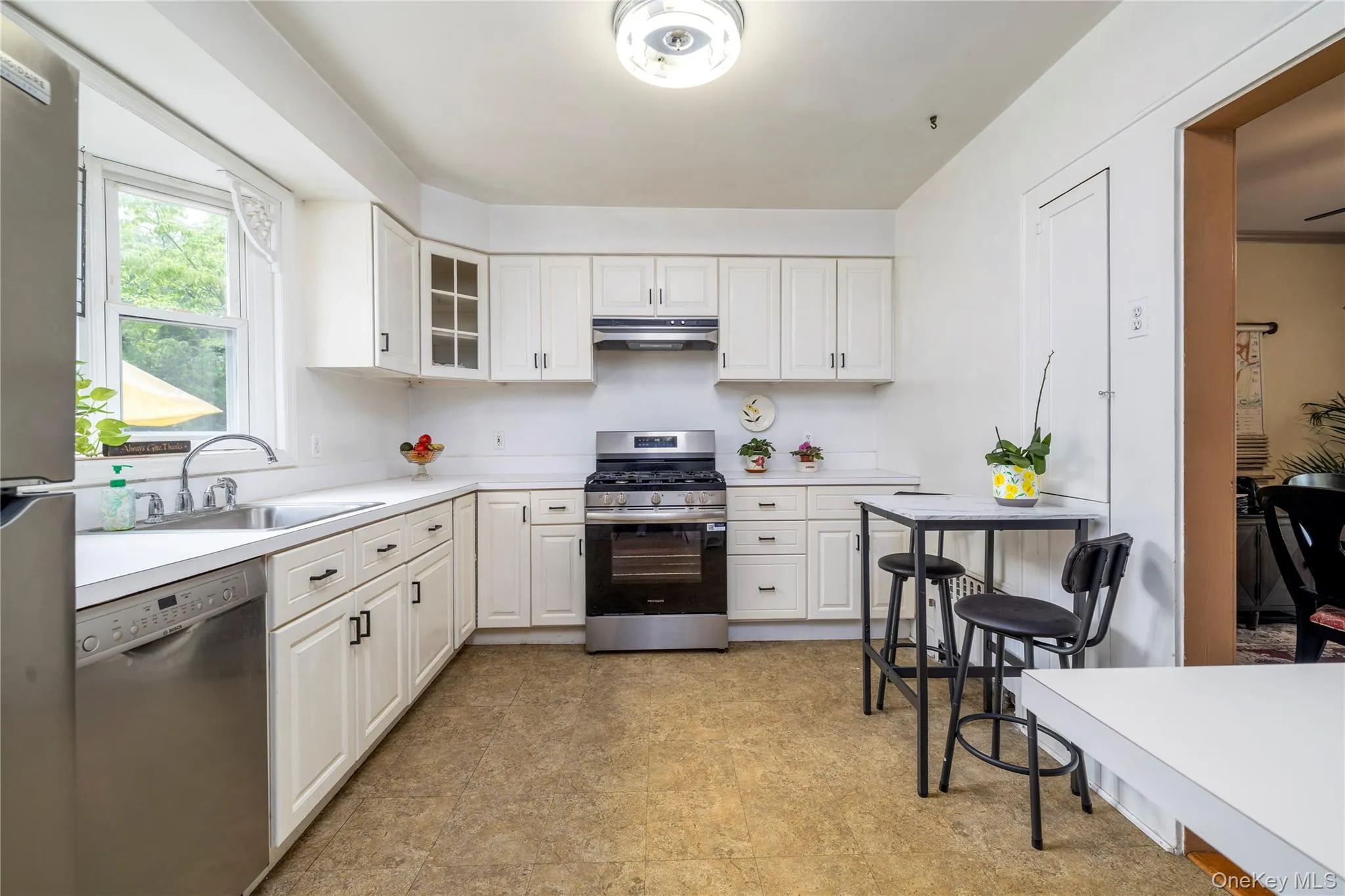 21 Maple Street, Hempstead, NY, 2 Bedrooms Bedrooms, 5 Rooms Rooms,1 BathroomBathrooms,Residential,For Rent,Maple,0,1012997 21 Maple Street, Hempstead, NY, 2 Bedrooms Bedrooms, 5 Rooms Rooms,1 BathroomBathrooms,Residential,For Rent,Maple,0,1012997