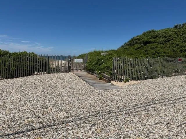 33 Gannet Drive, East Hampton, NY, 3 Bedrooms Bedrooms, 6 Rooms Rooms,2 BathroomsBathrooms,Residential Lease,For Rent,Gannet,0,1013004 33 Gannet Drive, East Hampton, NY, 3 Bedrooms Bedrooms, 6 Rooms Rooms,2 BathroomsBathrooms,Residential Lease,For Rent,Gannet,0,1013004