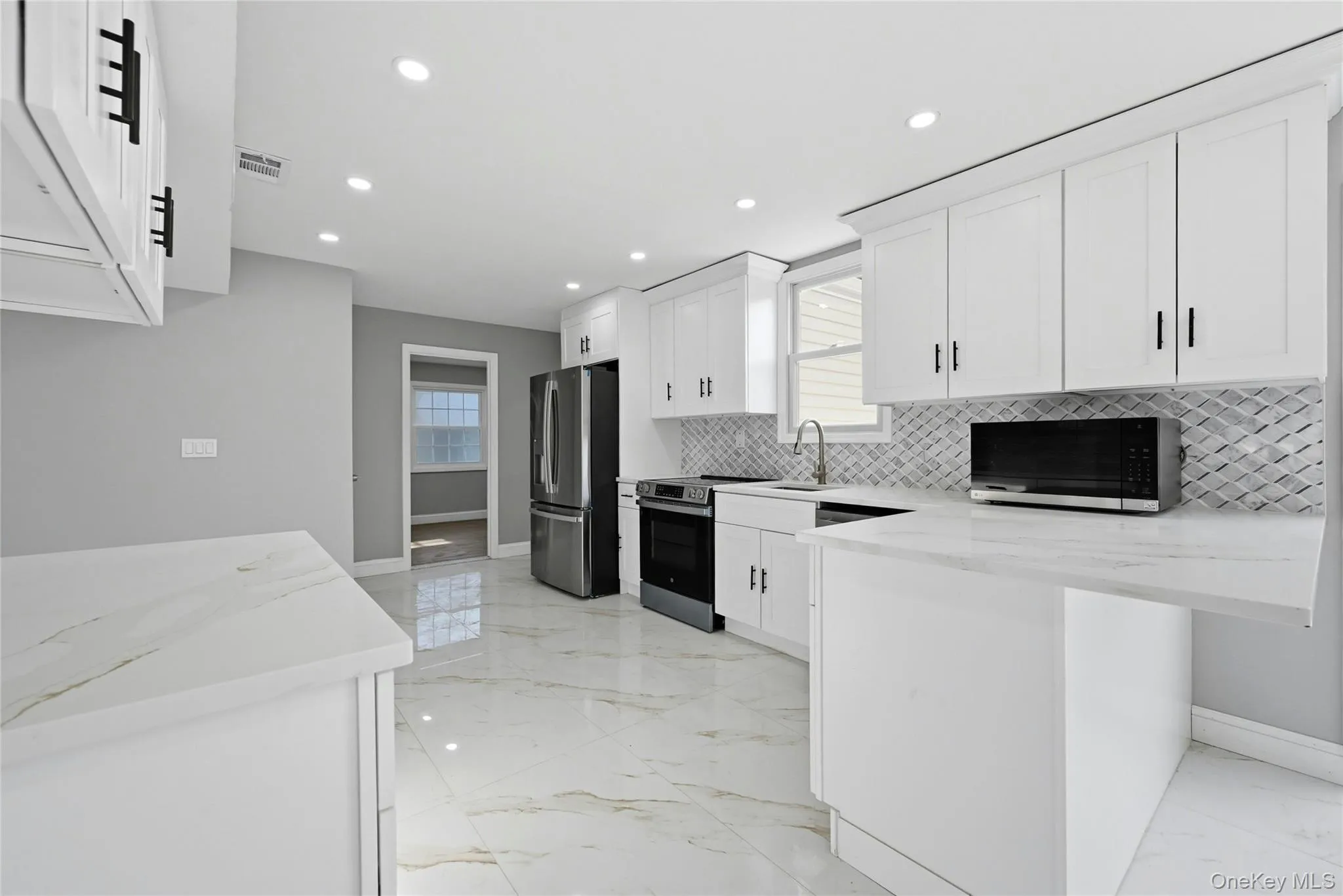 10 Curlin Lane, Smithtown, NY, 4 Bedrooms Bedrooms, 8 Rooms Rooms,2 BathroomsBathrooms,Residential,For Rent,Curlin,0,1013005 10 Curlin Lane, Smithtown, NY, 4 Bedrooms Bedrooms, 8 Rooms Rooms,2 BathroomsBathrooms,Residential,For Rent,Curlin,0,1013005