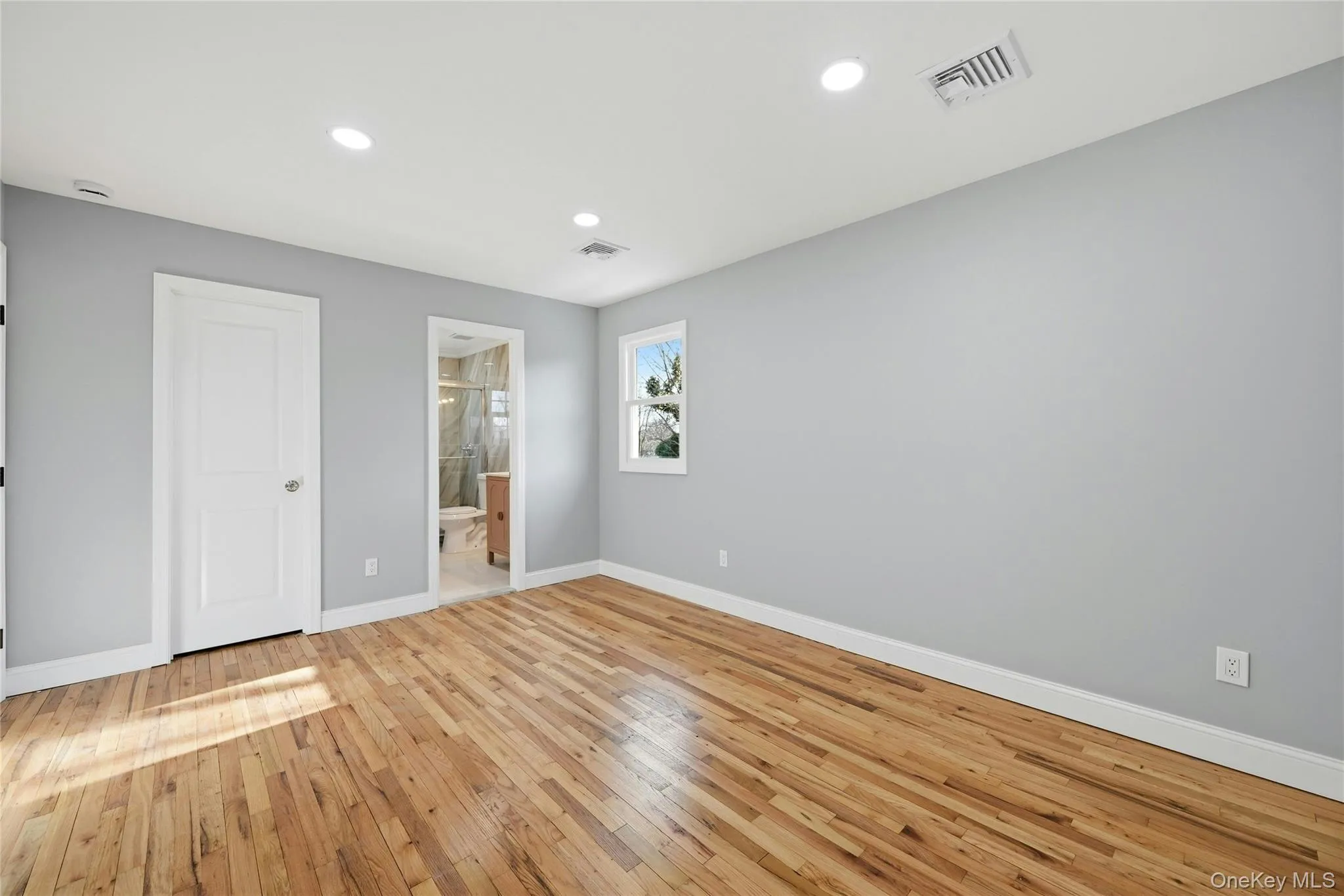 10 Curlin Lane, Smithtown, NY, 4 Bedrooms Bedrooms, 8 Rooms Rooms,2 BathroomsBathrooms,Residential,For Rent,Curlin,0,1013005 10 Curlin Lane, Smithtown, NY, 4 Bedrooms Bedrooms, 8 Rooms Rooms,2 BathroomsBathrooms,Residential,For Rent,Curlin,0,1013005