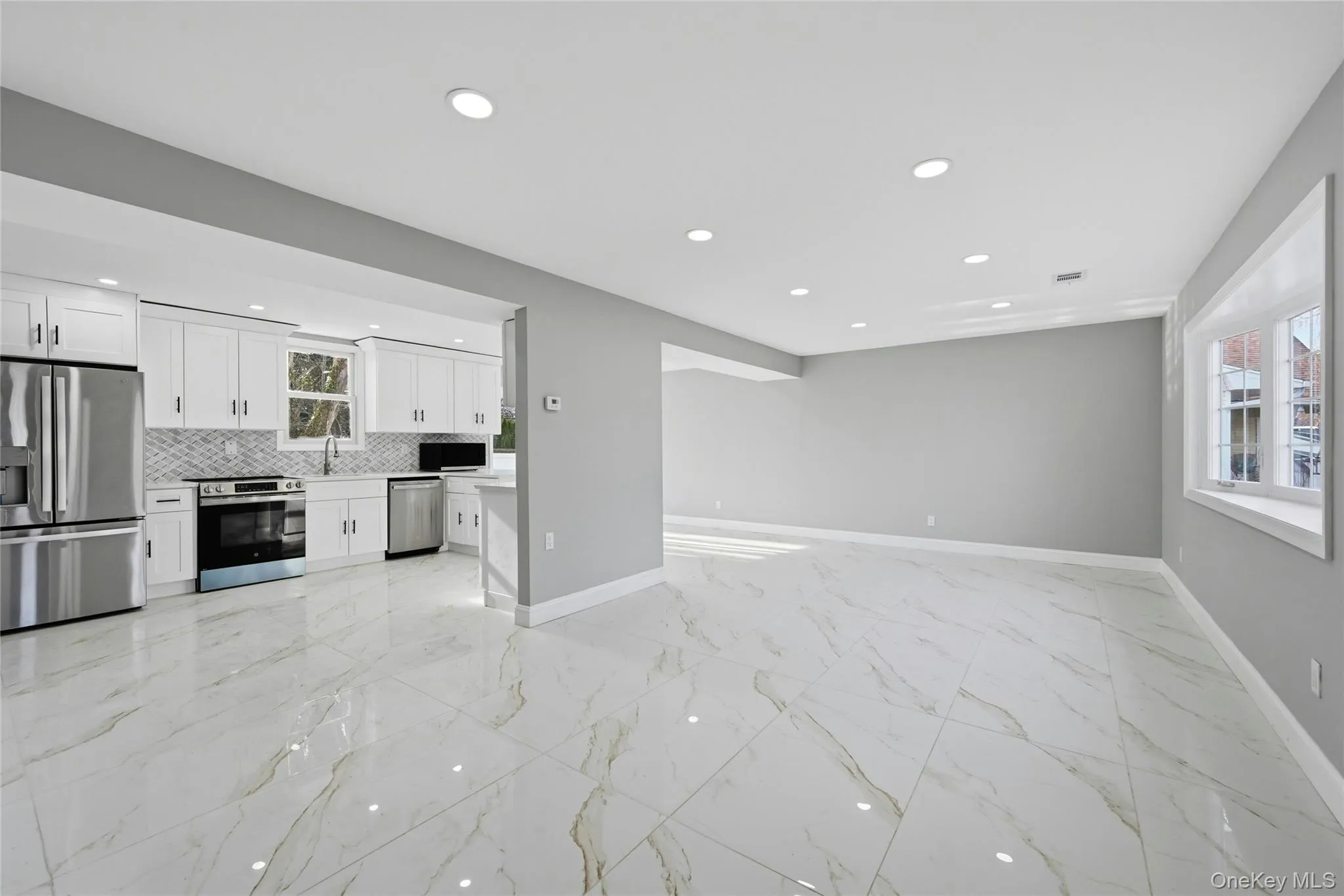 10 Curlin Lane, Smithtown, NY, 4 Bedrooms Bedrooms, 8 Rooms Rooms,2 BathroomsBathrooms,Residential,For Rent,Curlin,0,1013005 10 Curlin Lane, Smithtown, NY, 4 Bedrooms Bedrooms, 8 Rooms Rooms,2 BathroomsBathrooms,Residential,For Rent,Curlin,0,1013005