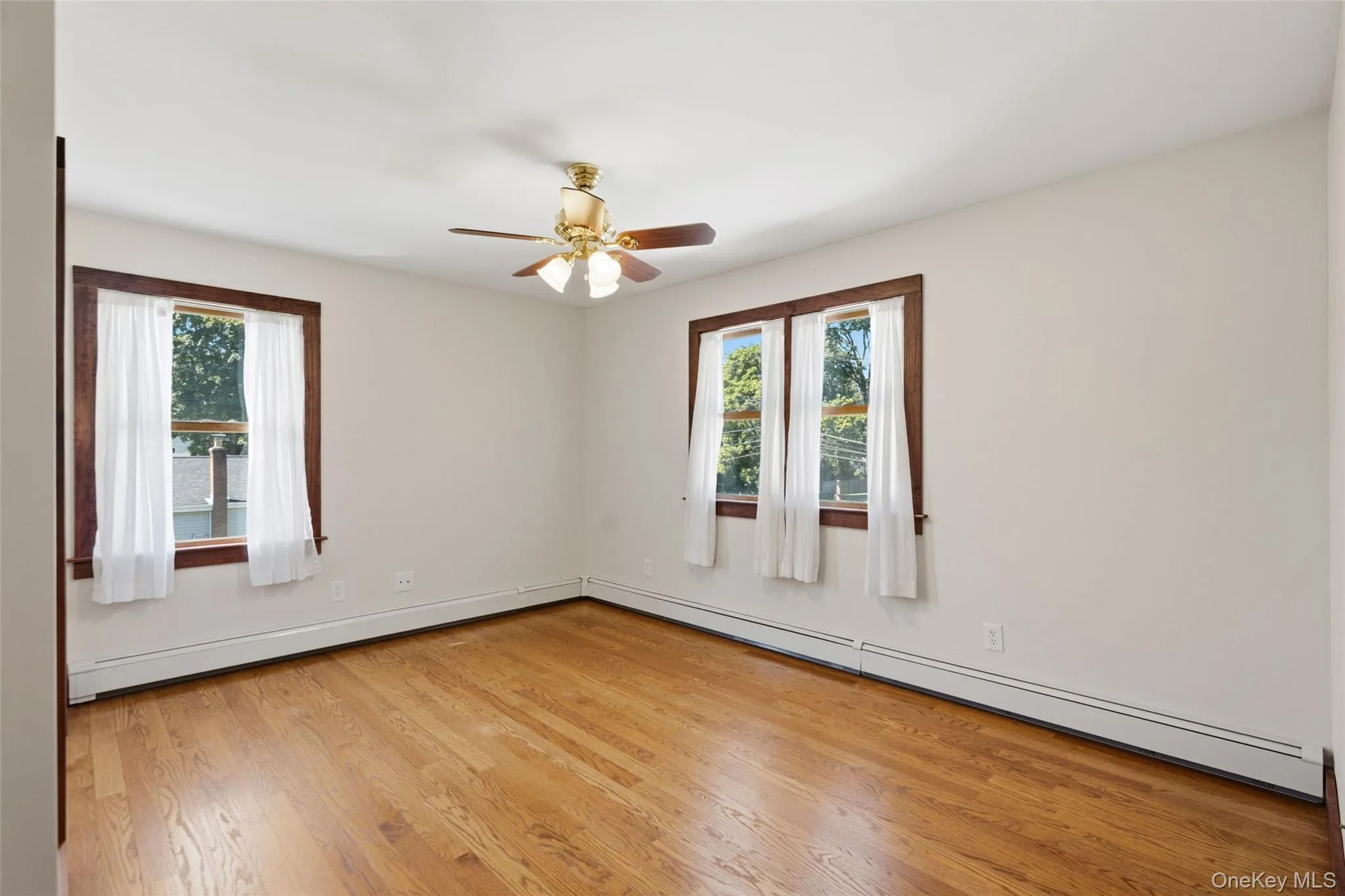 2185 Sycamore Avenue, Islip, NY, 6 Bedrooms Bedrooms, 13 Rooms Rooms,3 BathroomsBathrooms,Residential,For Rent,Sycamore,0,1013023 2185 Sycamore Avenue, Islip, NY, 6 Bedrooms Bedrooms, 13 Rooms Rooms,3 BathroomsBathrooms,Residential,For Rent,Sycamore,0,1013023