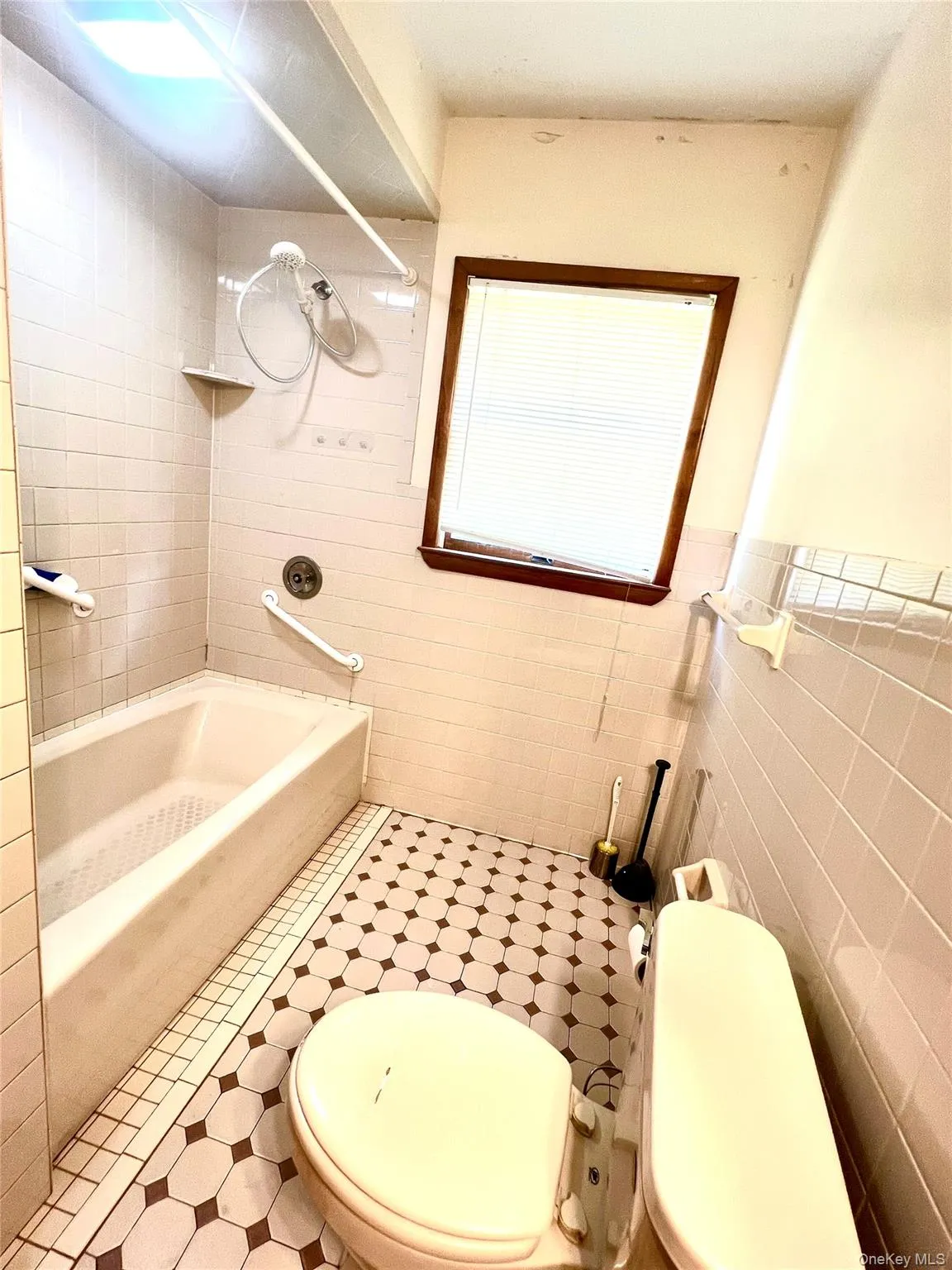 950 Route 17m, Wallkill, NY, 3 Bedrooms Bedrooms, 8 Rooms Rooms,1 BathroomBathrooms,Residential Lease,For Rent,Route 17m,0,1013027 950 Route 17m, Wallkill, NY, 3 Bedrooms Bedrooms, 8 Rooms Rooms,1 BathroomBathrooms,Residential Lease,For Rent,Route 17m,0,1013027