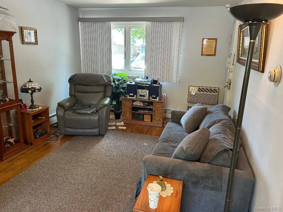400 Fulton Street, Oyster Bay, NY, 1 Bedroom Bedrooms, 3 Rooms Rooms,1 BathroomBathrooms,Residential,For Rent,Fulton,0,1013028 400 Fulton Street, Oyster Bay, NY, 1 Bedroom Bedrooms, 3 Rooms Rooms,1 BathroomBathrooms,Residential,For Rent,Fulton,0,1013028