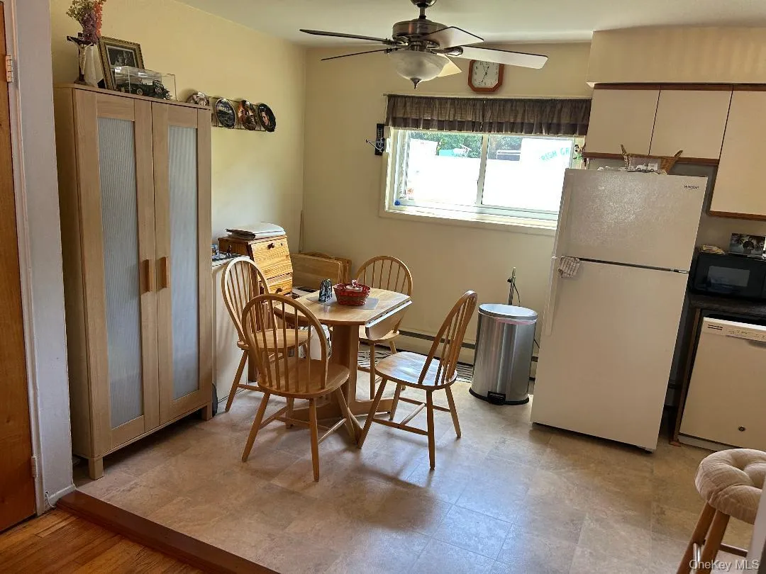 400 Fulton Street, Oyster Bay, NY, 1 Bedroom Bedrooms, 3 Rooms Rooms,1 BathroomBathrooms,Residential,For Rent,Fulton,0,1013028 400 Fulton Street, Oyster Bay, NY, 1 Bedroom Bedrooms, 3 Rooms Rooms,1 BathroomBathrooms,Residential,For Rent,Fulton,0,1013028