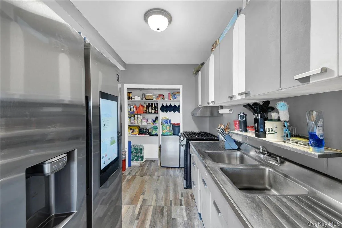 6 Fordham Hill Oval, New York, NY, 1 Bedroom Bedrooms, 3 Rooms Rooms,1 BathroomBathrooms,Residential,For Rent,Fordham Hill,0,1013033 6 Fordham Hill Oval, New York, NY, 1 Bedroom Bedrooms, 3 Rooms Rooms,1 BathroomBathrooms,Residential,For Rent,Fordham Hill,0,1013033
