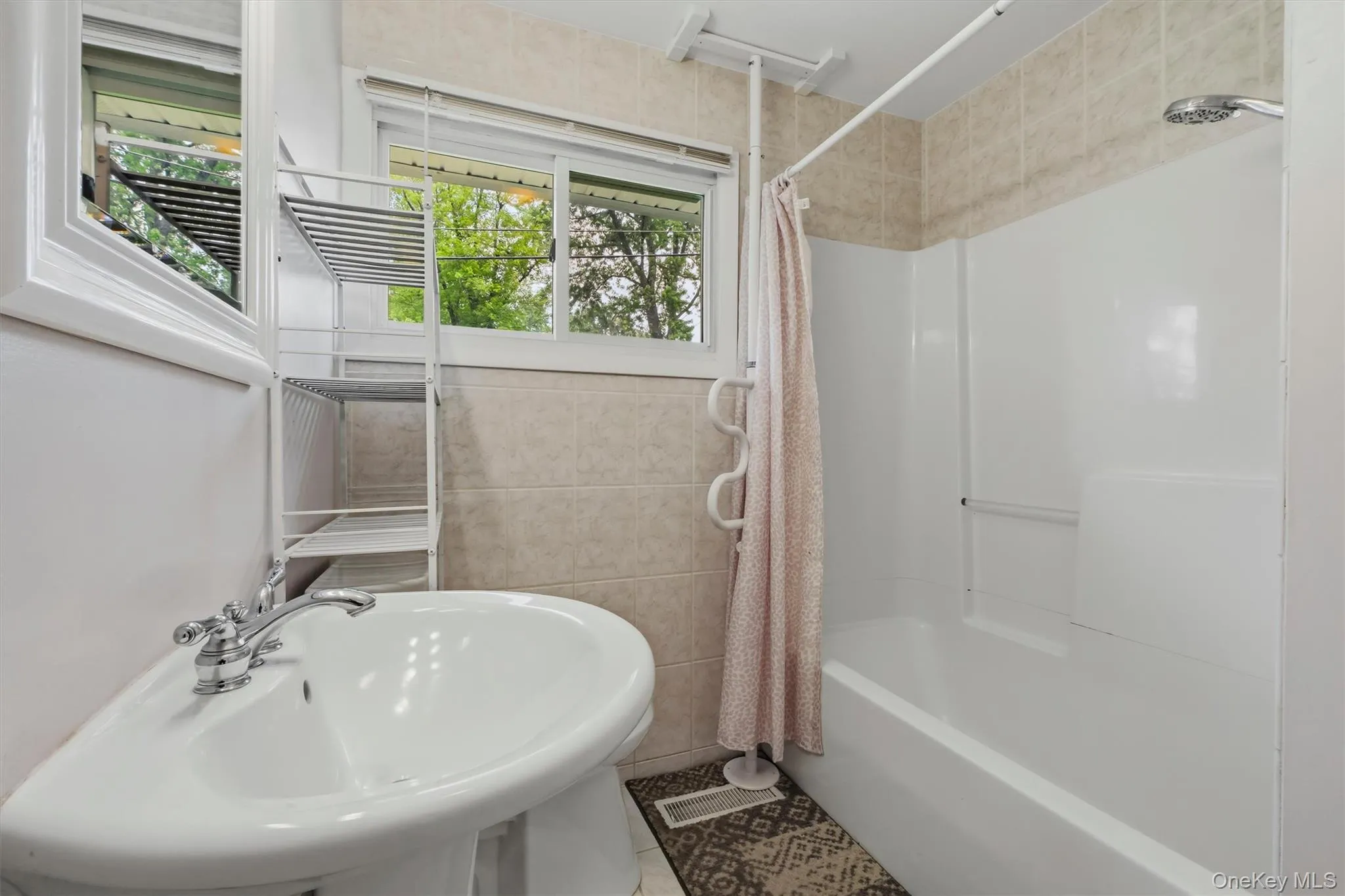 56 Cayuga Drive, Peekskill, NY, 3 Bedrooms Bedrooms, 6 Rooms Rooms,1 BathroomBathrooms,Residential,For Rent,Cayuga,0,1013037 56 Cayuga Drive, Peekskill, NY, 3 Bedrooms Bedrooms, 6 Rooms Rooms,1 BathroomBathrooms,Residential,For Rent,Cayuga,0,1013037
