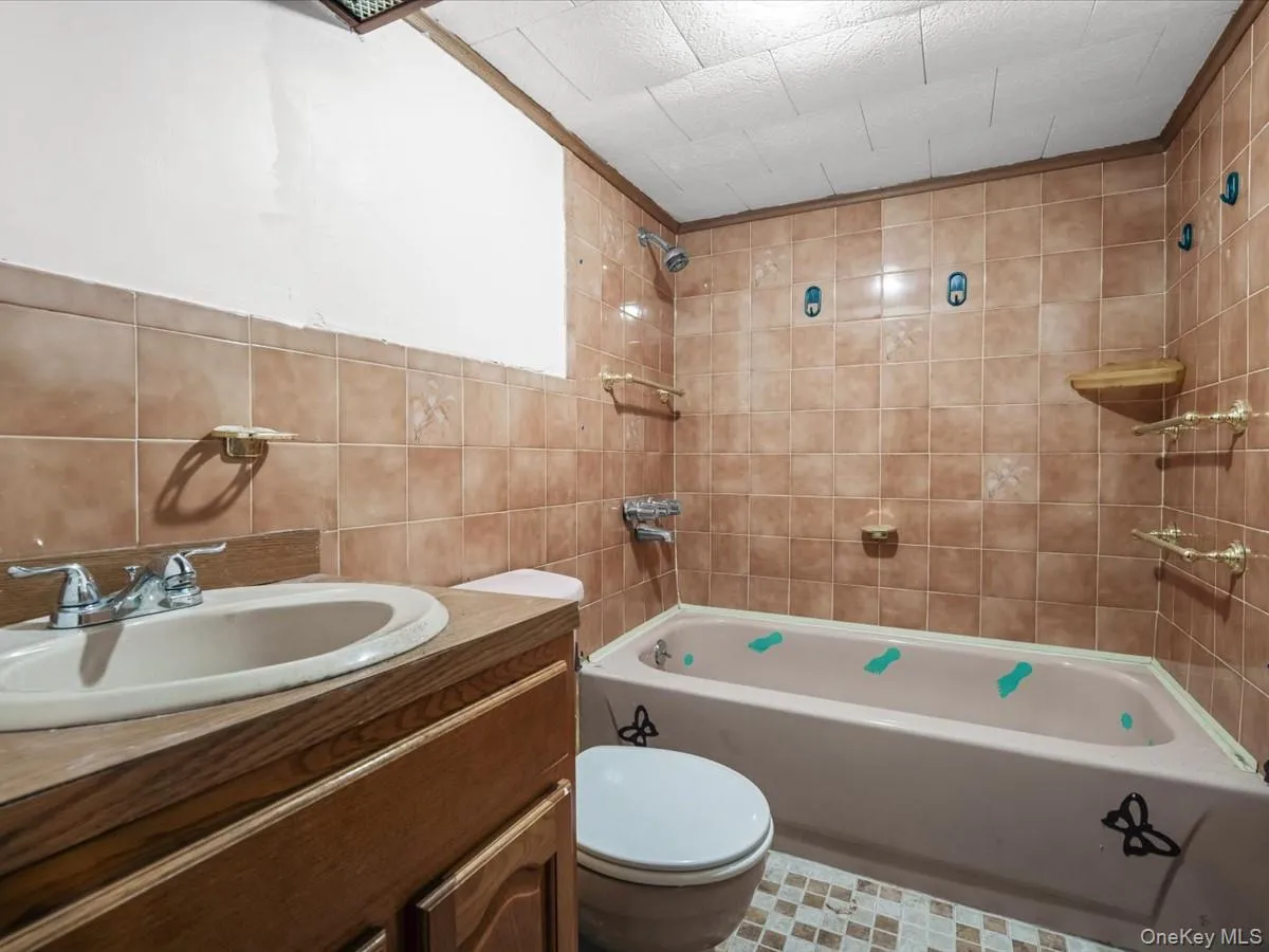 115-48 146th Street, New York, NY, 3 Bedrooms Bedrooms, 6 Rooms Rooms,2 BathroomsBathrooms,Residential,For Rent,146th,0,1013039 115-48 146th Street, New York, NY, 3 Bedrooms Bedrooms, 6 Rooms Rooms,2 BathroomsBathrooms,Residential,For Rent,146th,0,1013039