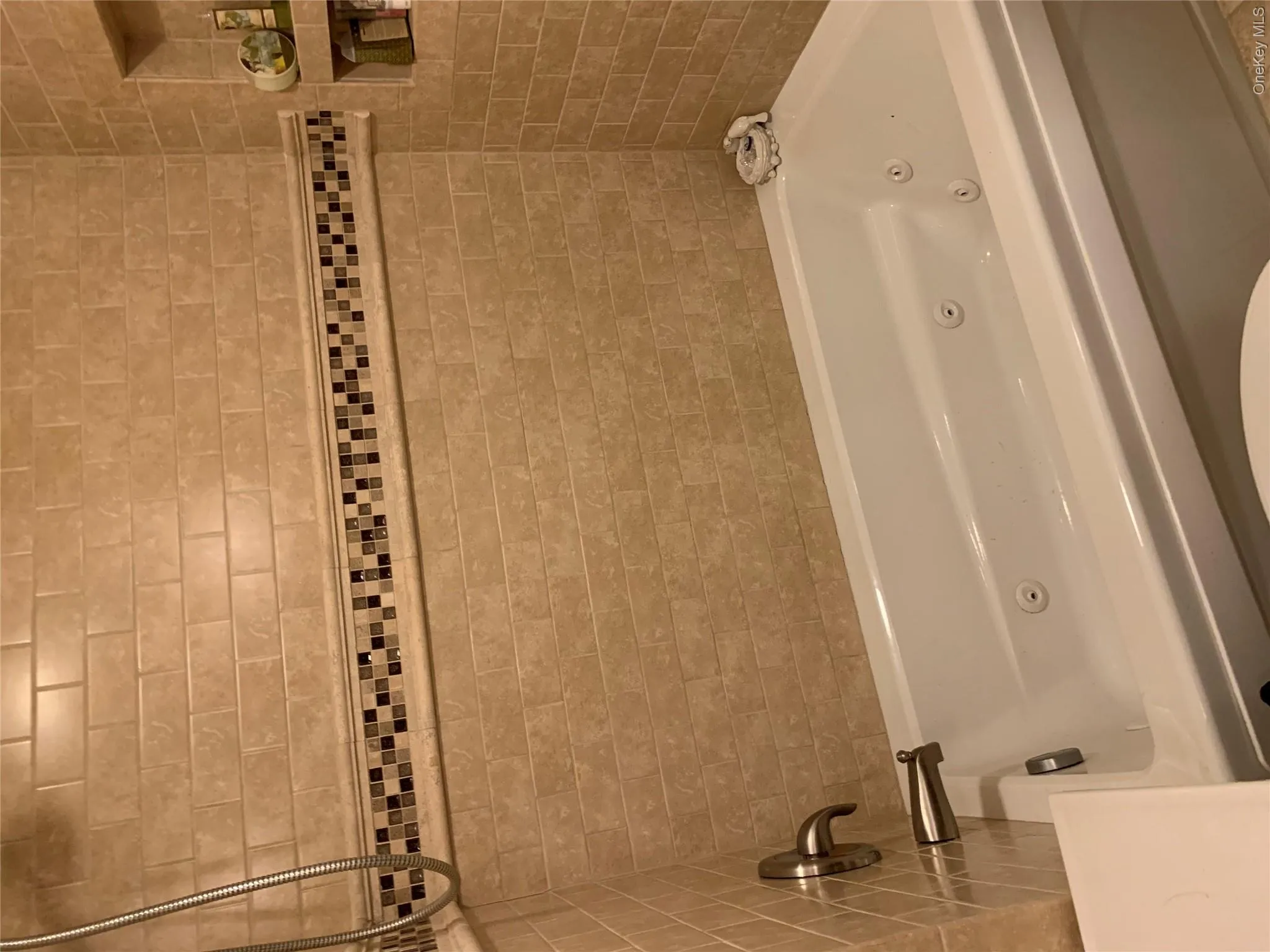 2nd Bathroom with Tub 2nd Bathroom with Tub