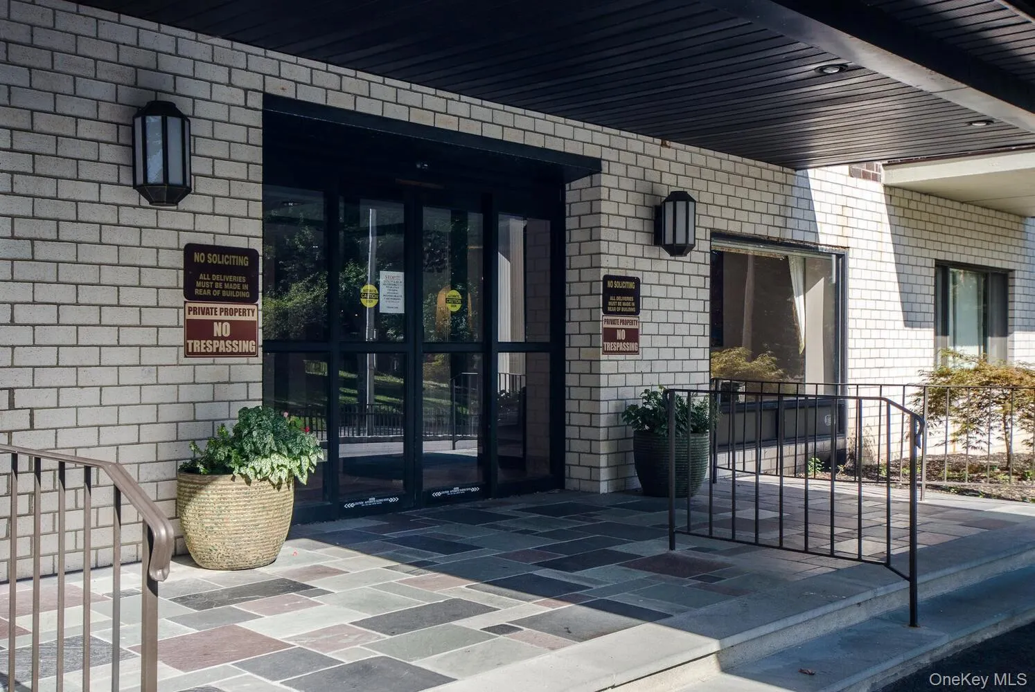 Elegant entry Elegant entry
