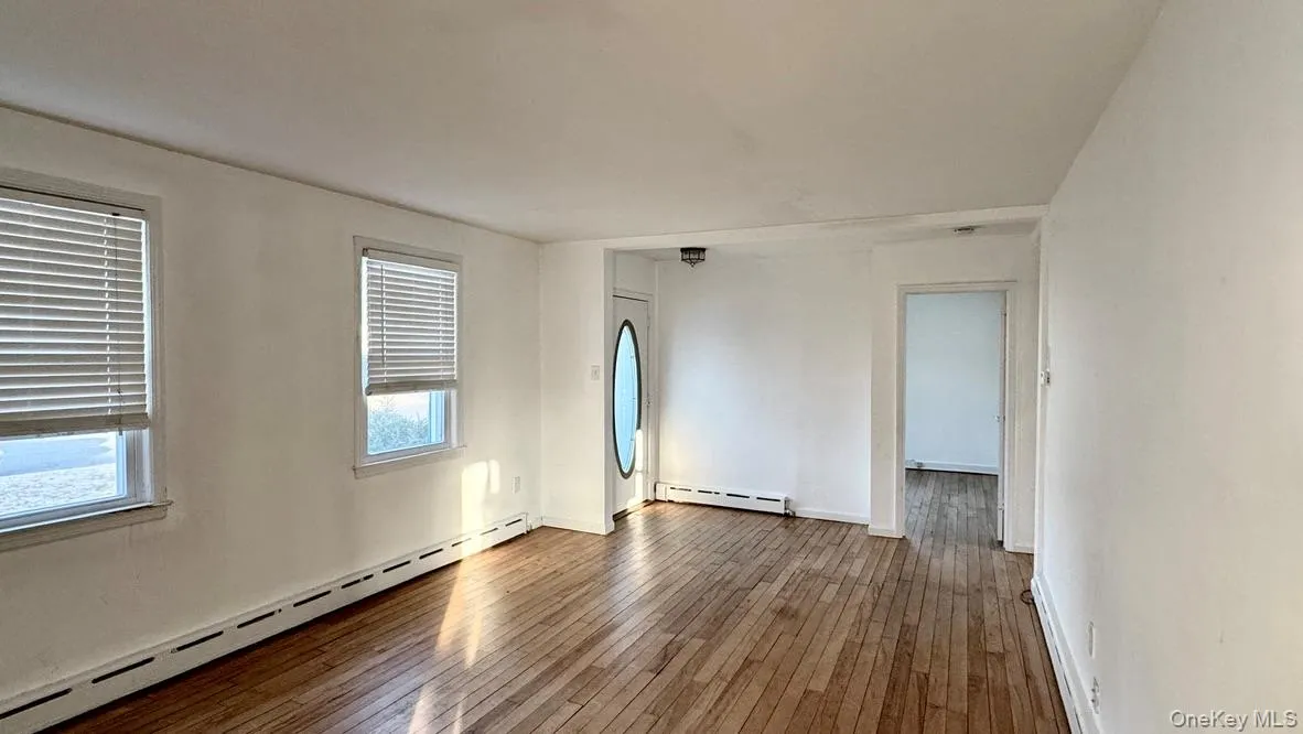 4 Rose Street, Islip, NY, 3 Bedrooms Bedrooms, 7 Rooms Rooms,2 BathroomsBathrooms,Residential Lease,For Rent,Rose,0,1013050 4 Rose Street, Islip, NY, 3 Bedrooms Bedrooms, 7 Rooms Rooms,2 BathroomsBathrooms,Residential Lease,For Rent,Rose,0,1013050