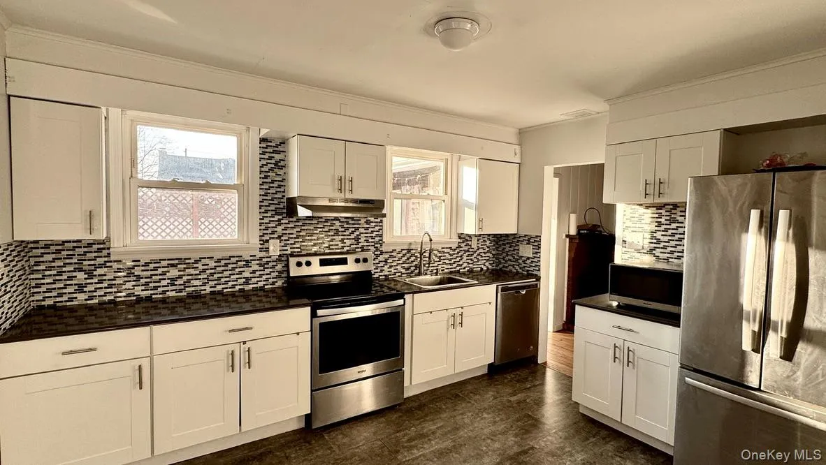 4 Rose Street, Islip, NY, 3 Bedrooms Bedrooms, 7 Rooms Rooms,2 BathroomsBathrooms,Residential Lease,For Rent,Rose,0,1013050 4 Rose Street, Islip, NY, 3 Bedrooms Bedrooms, 7 Rooms Rooms,2 BathroomsBathrooms,Residential Lease,For Rent,Rose,0,1013050