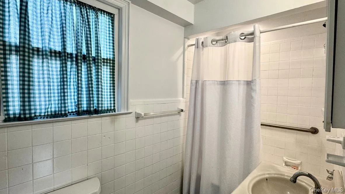4 Rose Street, Islip, NY, 3 Bedrooms Bedrooms, 7 Rooms Rooms,2 BathroomsBathrooms,Residential Lease,For Rent,Rose,0,1013050 4 Rose Street, Islip, NY, 3 Bedrooms Bedrooms, 7 Rooms Rooms,2 BathroomsBathrooms,Residential Lease,For Rent,Rose,0,1013050