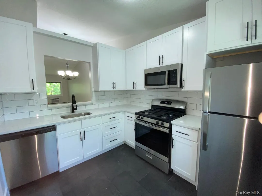 85 Middletown Road, Clarkstown, NY, 1 Bedroom Bedrooms, 4 Rooms Rooms,1 BathroomBathrooms,Residential Lease,For Rent,Middletown,0,1013056 85 Middletown Road, Clarkstown, NY, 1 Bedroom Bedrooms, 4 Rooms Rooms,1 BathroomBathrooms,Residential Lease,For Rent,Middletown,0,1013056