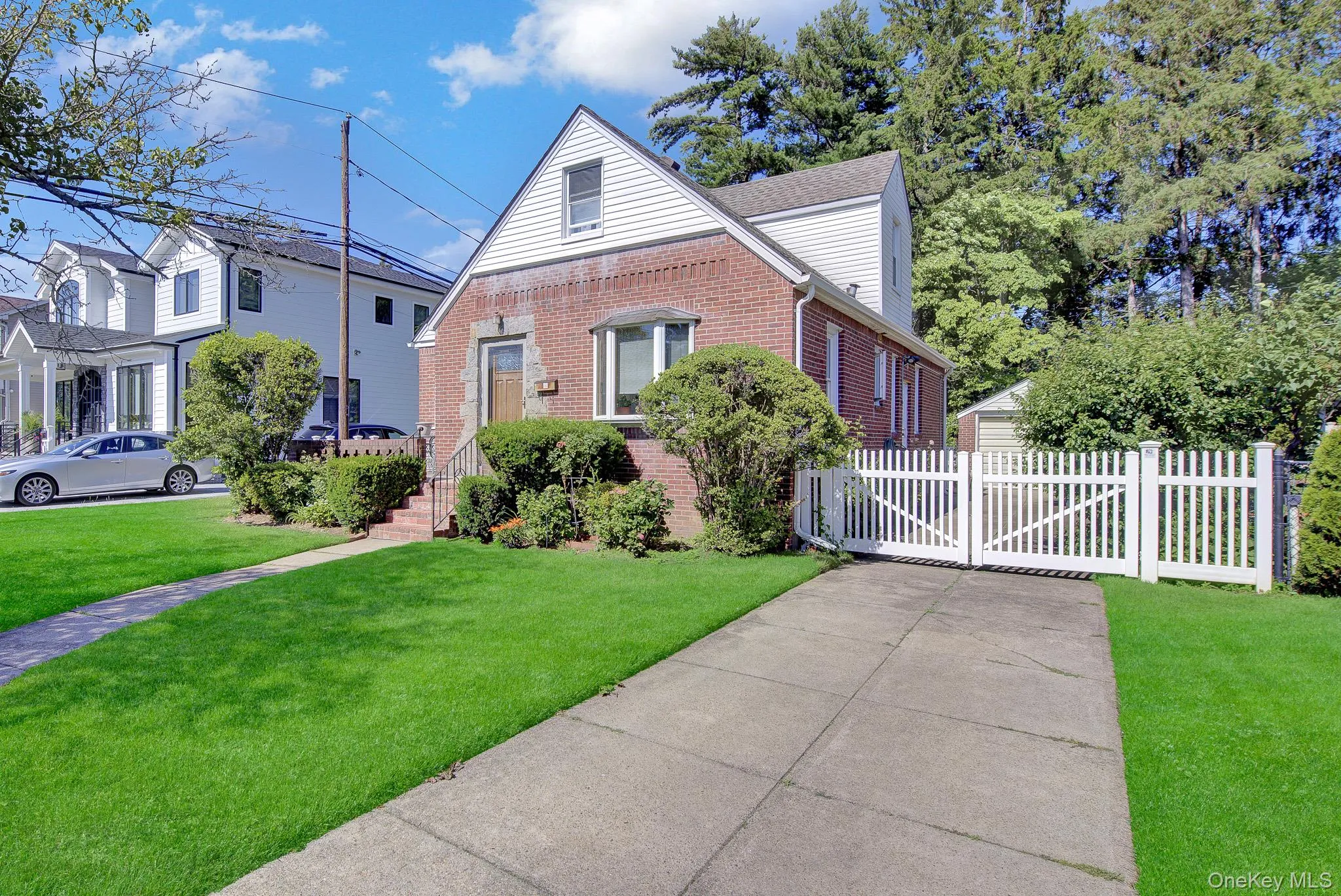 32 Celler Avenue, North Hempstead, NY, 4 Bedrooms Bedrooms, 9 Rooms Rooms,1 BathroomBathrooms,Residential,For Rent,Celler,0,1013063 32 Celler Avenue, North Hempstead, NY, 4 Bedrooms Bedrooms, 9 Rooms Rooms,1 BathroomBathrooms,Residential,For Rent,Celler,0,1013063