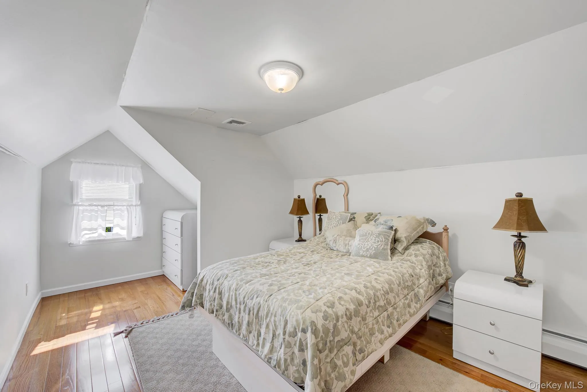 32 Celler Avenue, North Hempstead, NY, 4 Bedrooms Bedrooms, 9 Rooms Rooms,1 BathroomBathrooms,Residential,For Rent,Celler,0,1013063 32 Celler Avenue, North Hempstead, NY, 4 Bedrooms Bedrooms, 9 Rooms Rooms,1 BathroomBathrooms,Residential,For Rent,Celler,0,1013063