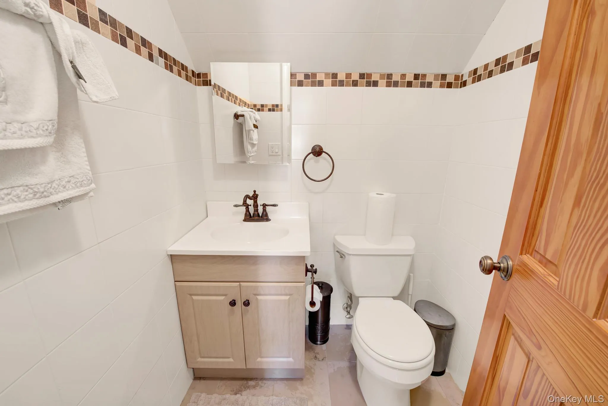 32 Celler Avenue, North Hempstead, NY, 4 Bedrooms Bedrooms, 9 Rooms Rooms,1 BathroomBathrooms,Residential,For Rent,Celler,0,1013063 32 Celler Avenue, North Hempstead, NY, 4 Bedrooms Bedrooms, 9 Rooms Rooms,1 BathroomBathrooms,Residential,For Rent,Celler,0,1013063