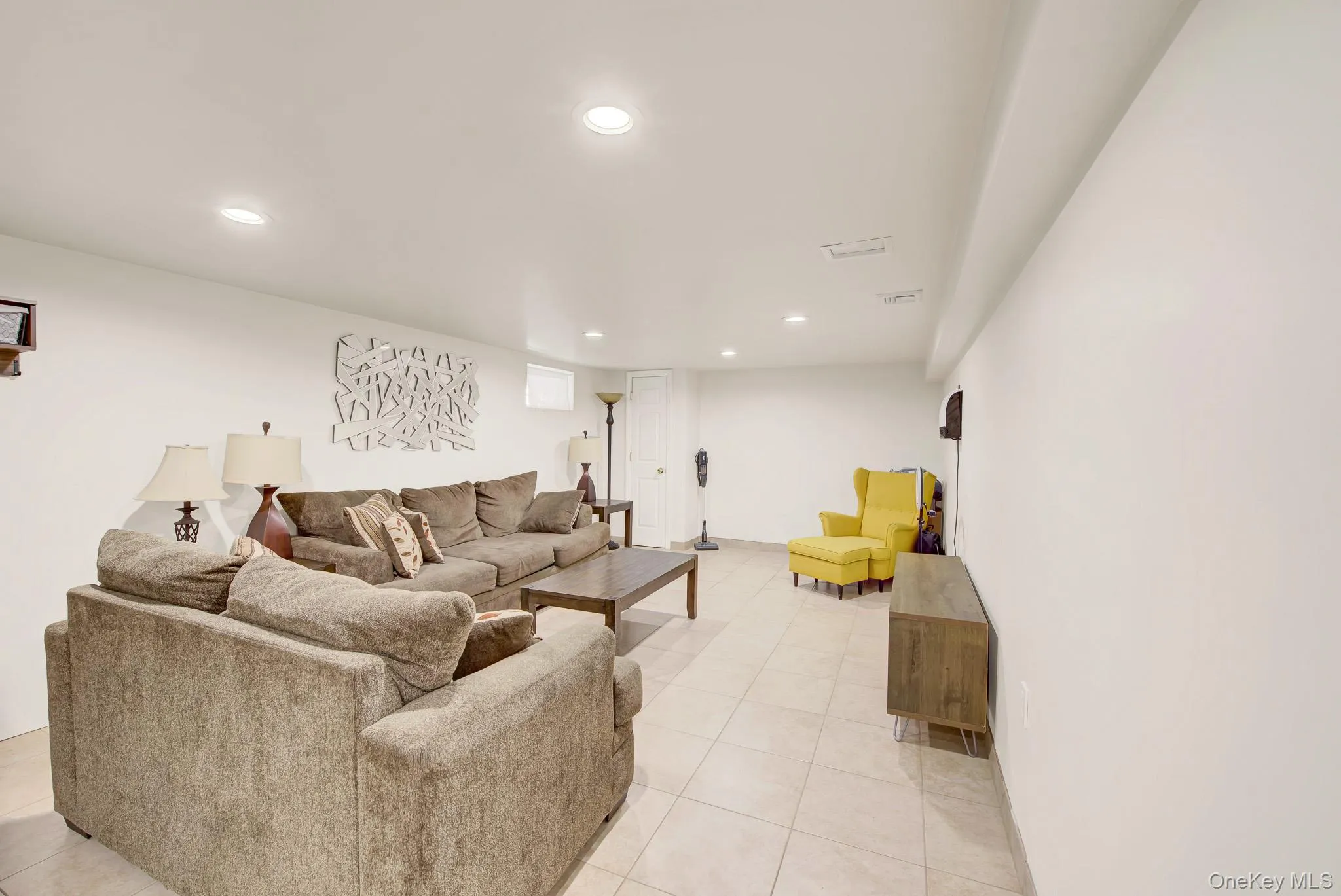 32 Celler Avenue, North Hempstead, NY, 4 Bedrooms Bedrooms, 9 Rooms Rooms,1 BathroomBathrooms,Residential,For Rent,Celler,0,1013063 32 Celler Avenue, North Hempstead, NY, 4 Bedrooms Bedrooms, 9 Rooms Rooms,1 BathroomBathrooms,Residential,For Rent,Celler,0,1013063
