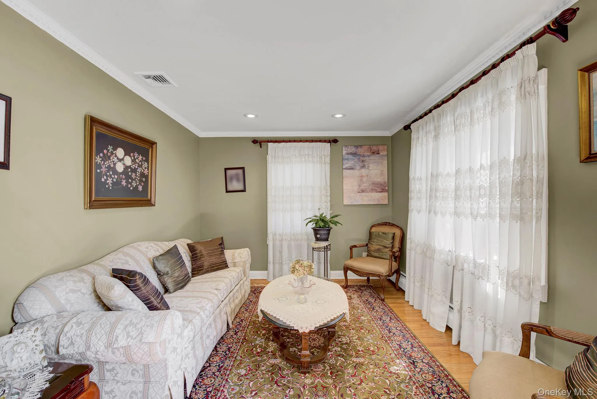 32 Celler Avenue, North Hempstead, NY, 4 Bedrooms Bedrooms, 9 Rooms Rooms,1 BathroomBathrooms,Residential,For Rent,Celler,0,1013063 32 Celler Avenue, North Hempstead, NY, 4 Bedrooms Bedrooms, 9 Rooms Rooms,1 BathroomBathrooms,Residential,For Rent,Celler,0,1013063