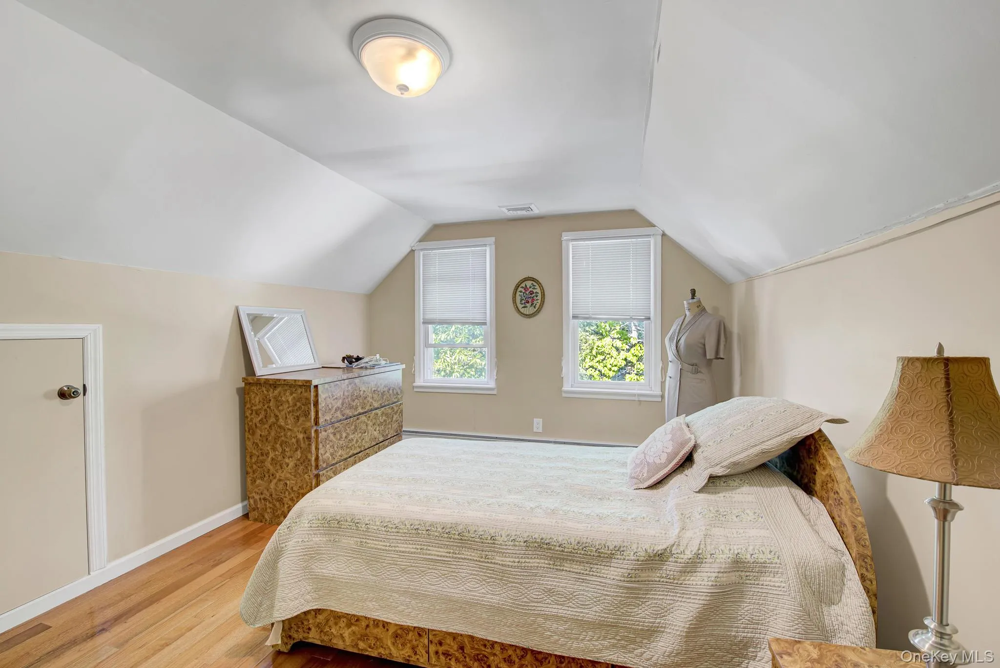 32 Celler Avenue, North Hempstead, NY, 4 Bedrooms Bedrooms, 9 Rooms Rooms,1 BathroomBathrooms,Residential,For Rent,Celler,0,1013063 32 Celler Avenue, North Hempstead, NY, 4 Bedrooms Bedrooms, 9 Rooms Rooms,1 BathroomBathrooms,Residential,For Rent,Celler,0,1013063