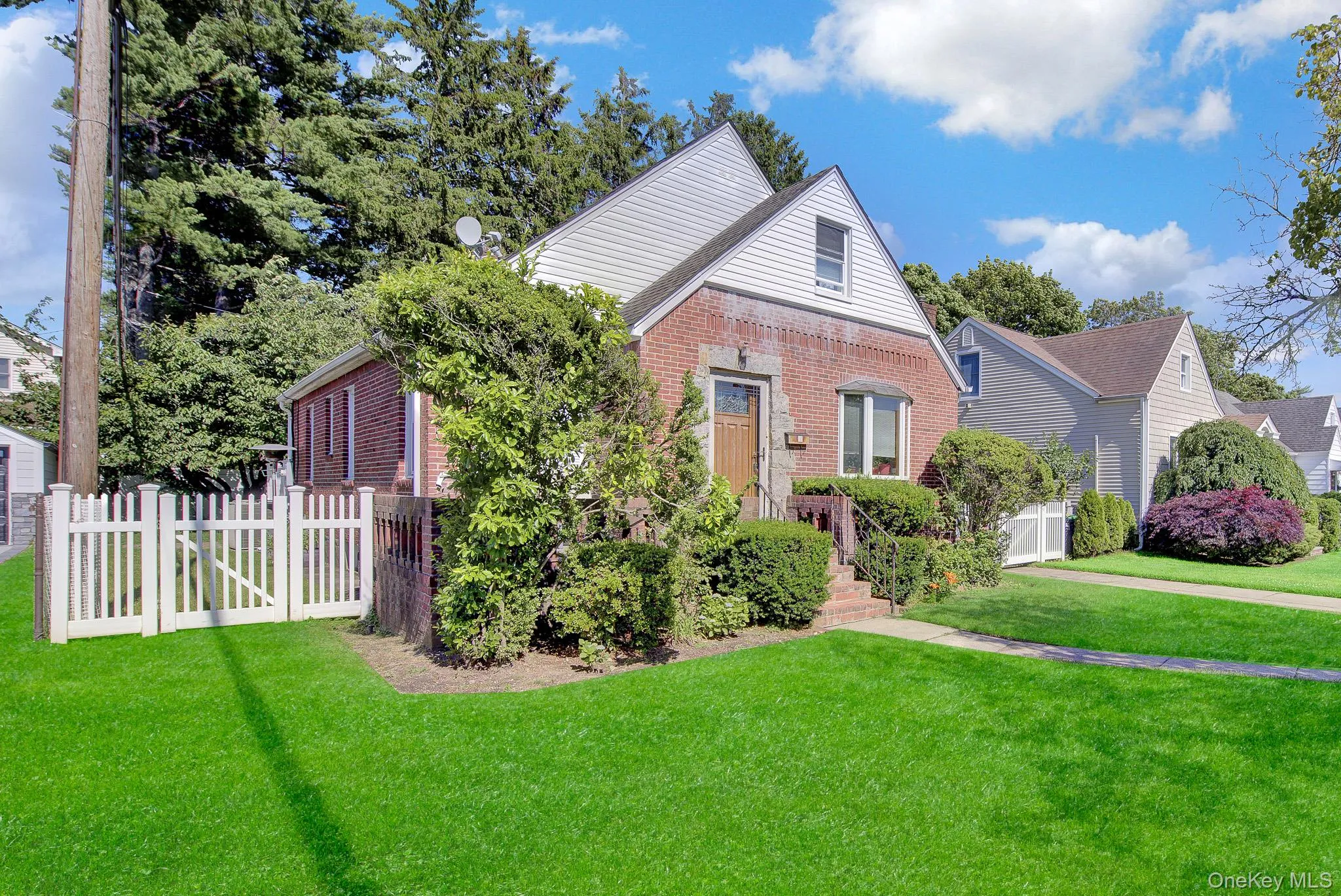 32 Celler Avenue, North Hempstead, NY, 4 Bedrooms Bedrooms, 9 Rooms Rooms,1 BathroomBathrooms,Residential,For Rent,Celler,0,1013063 32 Celler Avenue, North Hempstead, NY, 4 Bedrooms Bedrooms, 9 Rooms Rooms,1 BathroomBathrooms,Residential,For Rent,Celler,0,1013063