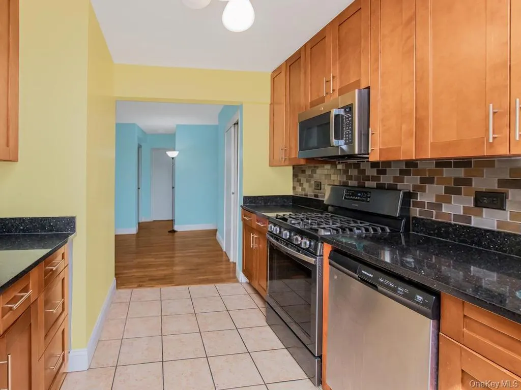 2750 Johnson Avenue, New York, NY, 2 Bedrooms Bedrooms, 4 Rooms Rooms,1 BathroomBathrooms,Residential,For Rent,Johnson,0,1013072 2750 Johnson Avenue, New York, NY, 2 Bedrooms Bedrooms, 4 Rooms Rooms,1 BathroomBathrooms,Residential,For Rent,Johnson,0,1013072