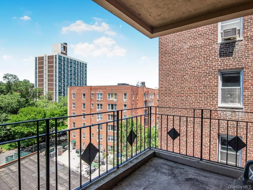 2711 Henry Hudson Parkway, New York, NY, 2 Bedrooms Bedrooms, 4 Rooms Rooms,2 BathroomsBathrooms,Residential,For Rent,Henry Hudson,0,1013079 2711 Henry Hudson Parkway, New York, NY, 2 Bedrooms Bedrooms, 4 Rooms Rooms,2 BathroomsBathrooms,Residential,For Rent,Henry Hudson,0,1013079