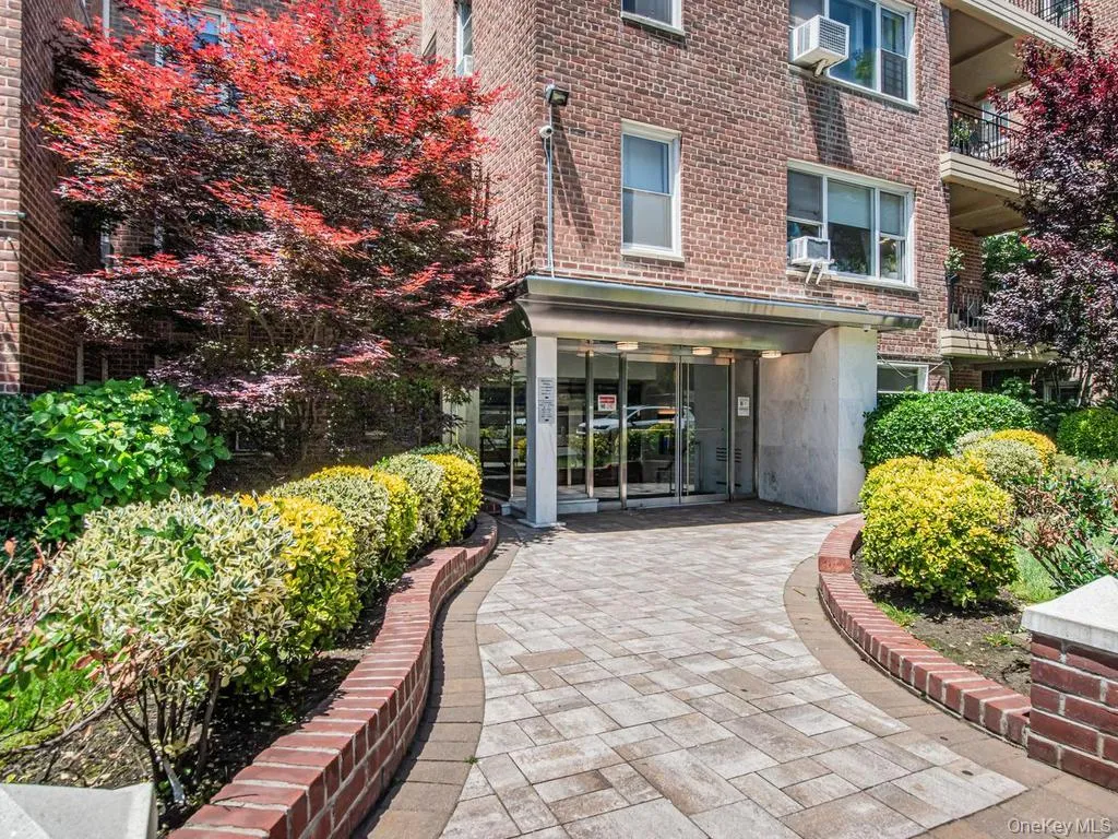 2711 Henry Hudson Parkway, New York, NY, 2 Bedrooms Bedrooms, 4 Rooms Rooms,2 BathroomsBathrooms,Residential,For Rent,Henry Hudson,0,1013079 2711 Henry Hudson Parkway, New York, NY, 2 Bedrooms Bedrooms, 4 Rooms Rooms,2 BathroomsBathrooms,Residential,For Rent,Henry Hudson,0,1013079