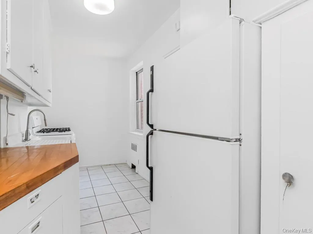 2711 Henry Hudson Parkway, New York, NY, 2 Bedrooms Bedrooms, 4 Rooms Rooms,2 BathroomsBathrooms,Residential,For Rent,Henry Hudson,0,1013079 2711 Henry Hudson Parkway, New York, NY, 2 Bedrooms Bedrooms, 4 Rooms Rooms,2 BathroomsBathrooms,Residential,For Rent,Henry Hudson,0,1013079