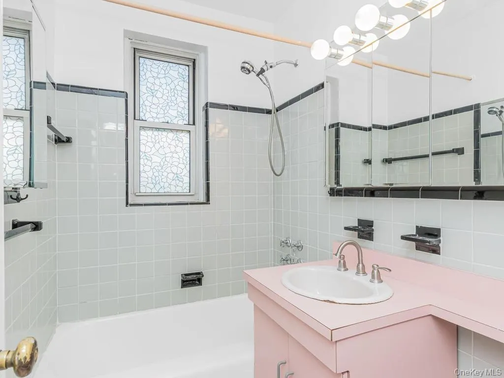 2711 Henry Hudson Parkway, New York, NY, 2 Bedrooms Bedrooms, 4 Rooms Rooms,2 BathroomsBathrooms,Residential,For Rent,Henry Hudson,0,1013079 2711 Henry Hudson Parkway, New York, NY, 2 Bedrooms Bedrooms, 4 Rooms Rooms,2 BathroomsBathrooms,Residential,For Rent,Henry Hudson,0,1013079