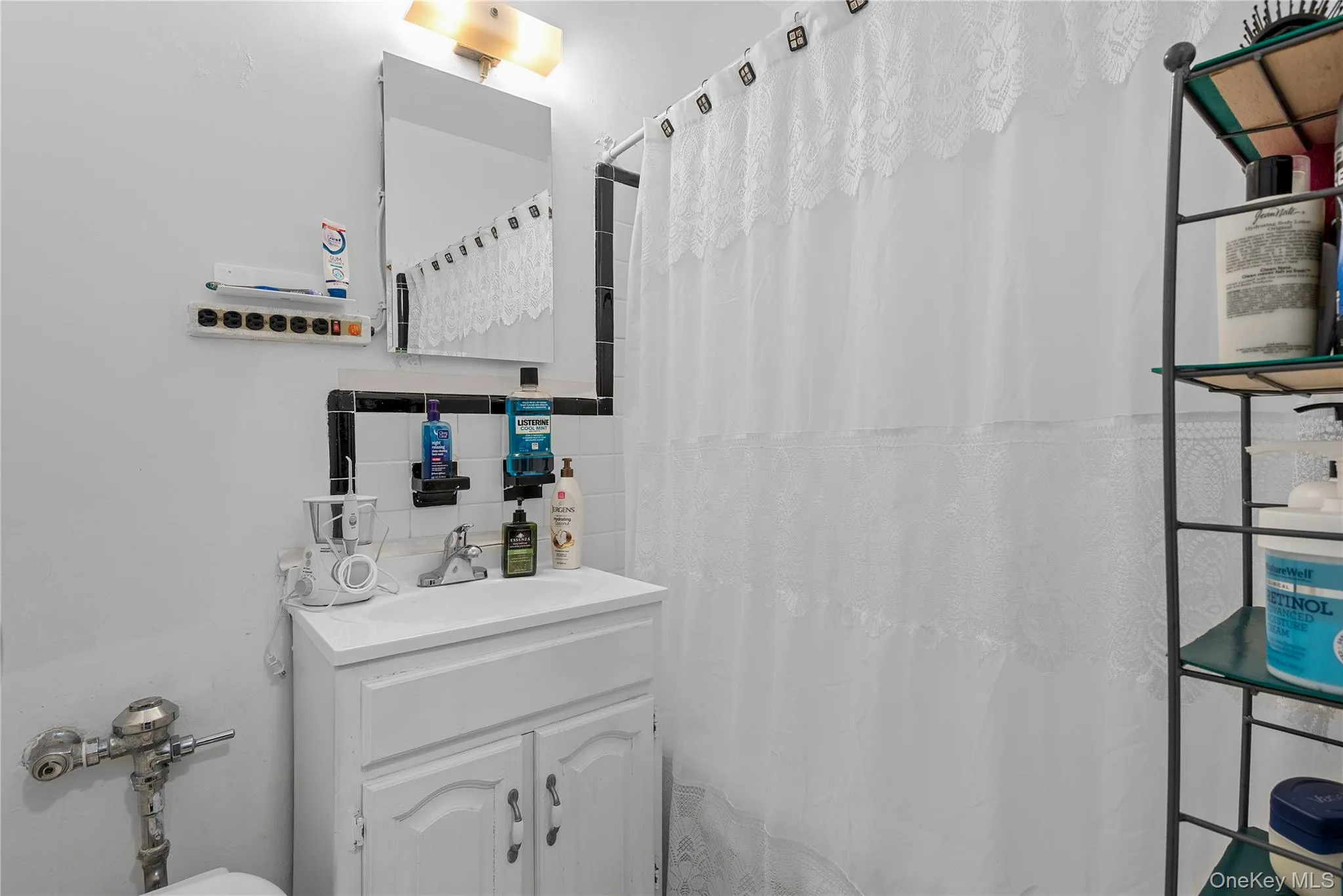 34-41 85th Street, New York, NY, 2 Rooms Rooms,1 BathroomBathrooms,Residential,For Rent,85th,0,1013083 34-41 85th Street, New York, NY, 2 Rooms Rooms,1 BathroomBathrooms,Residential,For Rent,85th,0,1013083