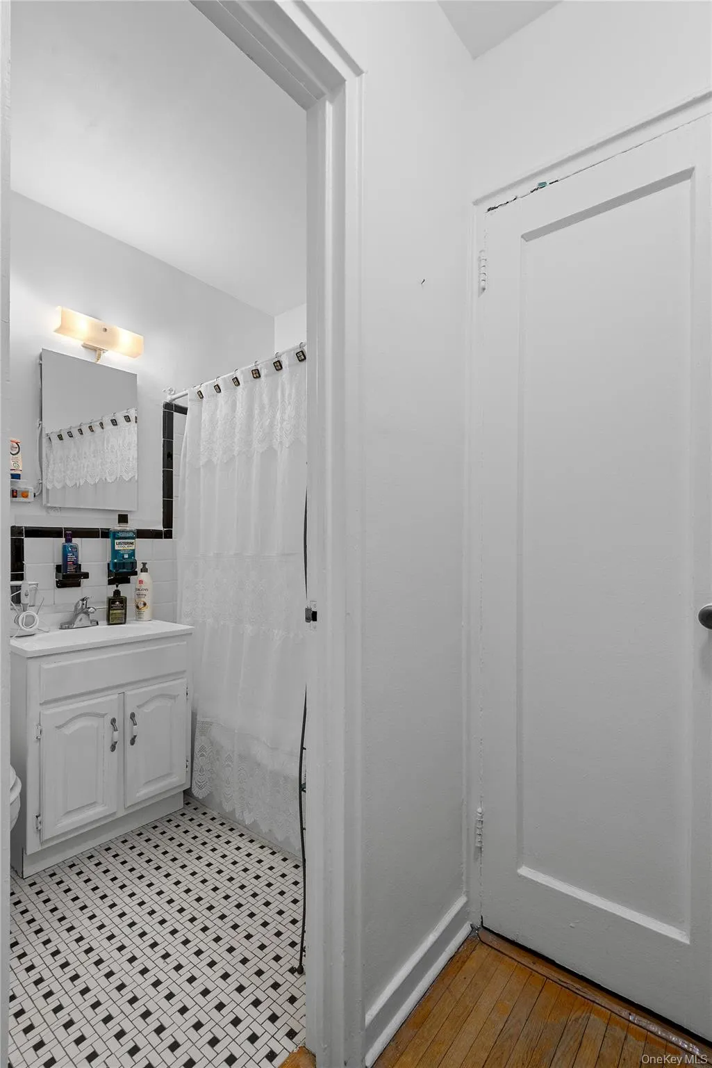 34-41 85th Street, New York, NY, 2 Rooms Rooms,1 BathroomBathrooms,Residential,For Rent,85th,0,1013083 34-41 85th Street, New York, NY, 2 Rooms Rooms,1 BathroomBathrooms,Residential,For Rent,85th,0,1013083