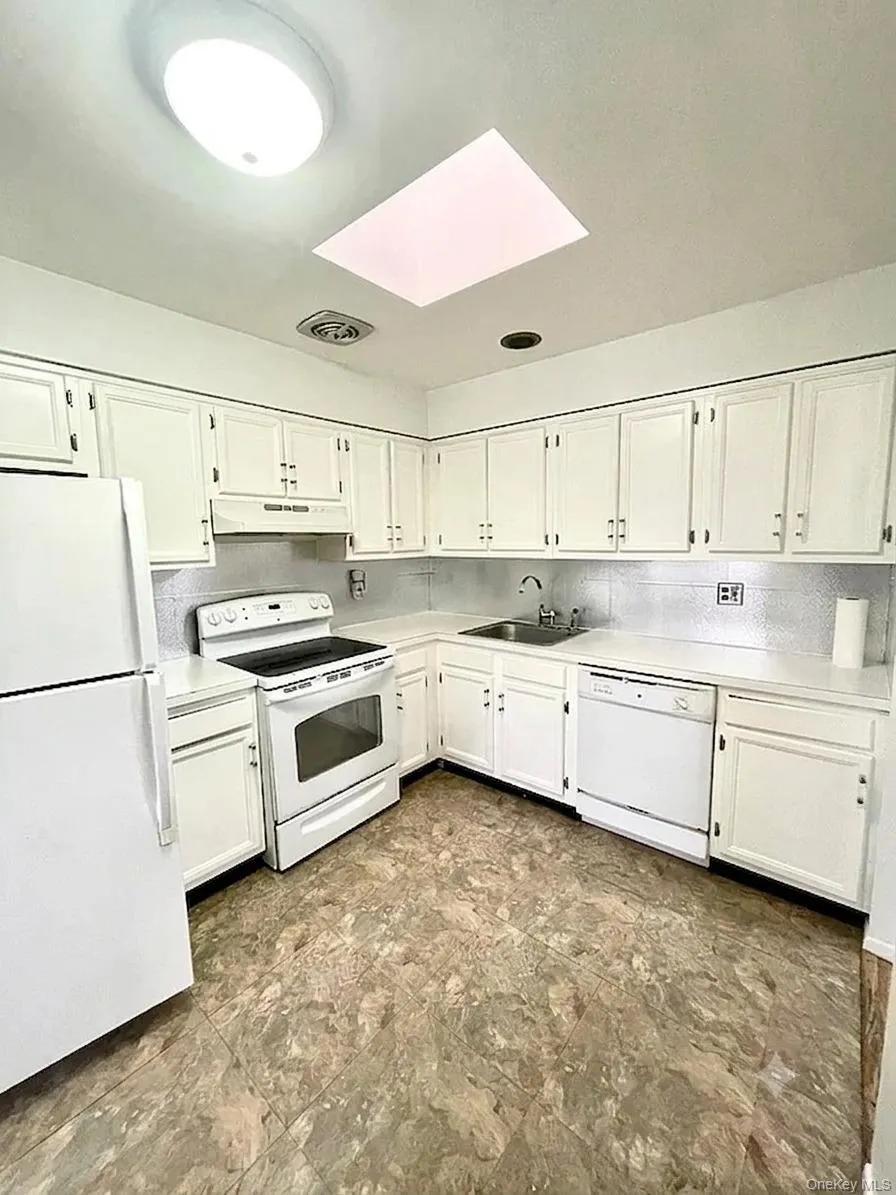 13115 15th Avenue, New York, NY, 2 Bedrooms Bedrooms, 6 Rooms Rooms,1 BathroomBathrooms,Residential Lease,For Rent,15th,0,1013087 13115 15th Avenue, New York, NY, 2 Bedrooms Bedrooms, 6 Rooms Rooms,1 BathroomBathrooms,Residential Lease,For Rent,15th,0,1013087